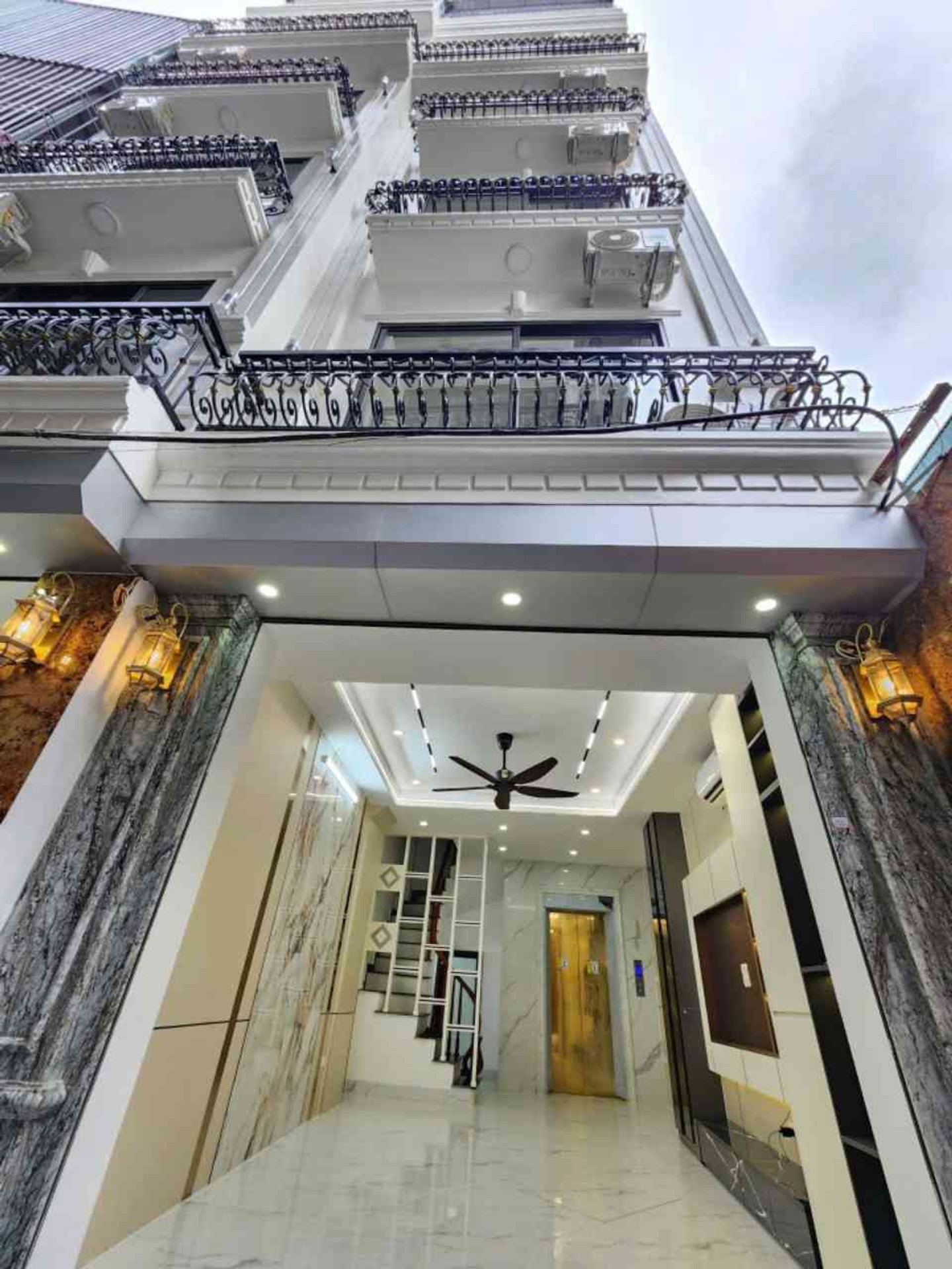 Bán nhà riêng 6 tầng tại quận Đắc Địa, mặt tiền 3.5 m, sổ đỏ chính chủ