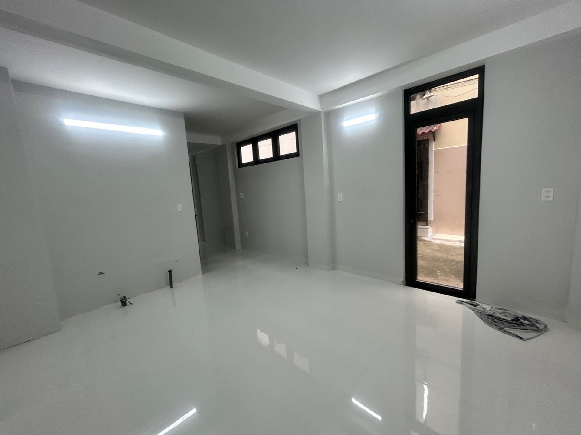 Nhà 3 tầng 4PN 3WC lô góc hẻm nhựa 8m Tân Phú