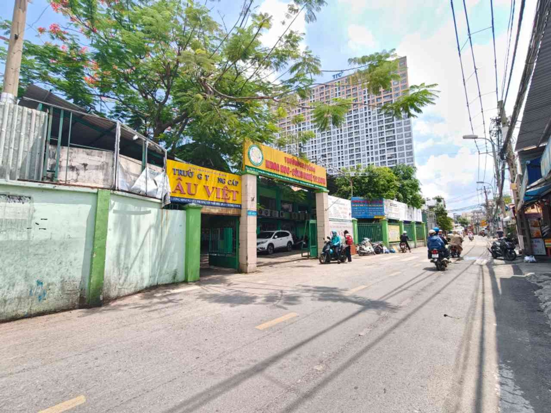 Bán kho nhà xưởng 656m² mặt tiền 20m tại quận Tân Phú giá 60 tỷ