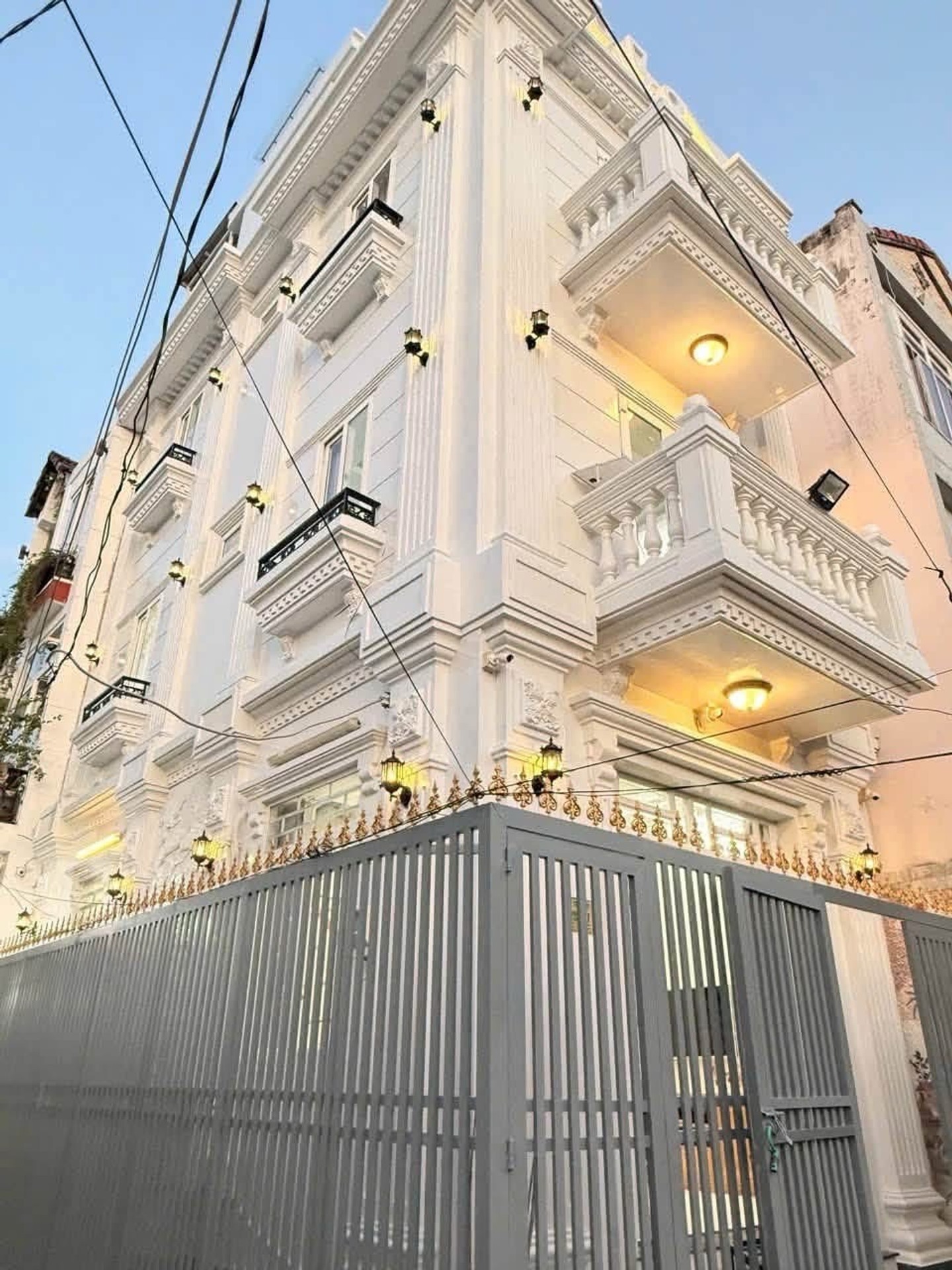 Nhà 4 tầng có 4 phòng ngủ, giá 8.4 tỷ tại Quận 7