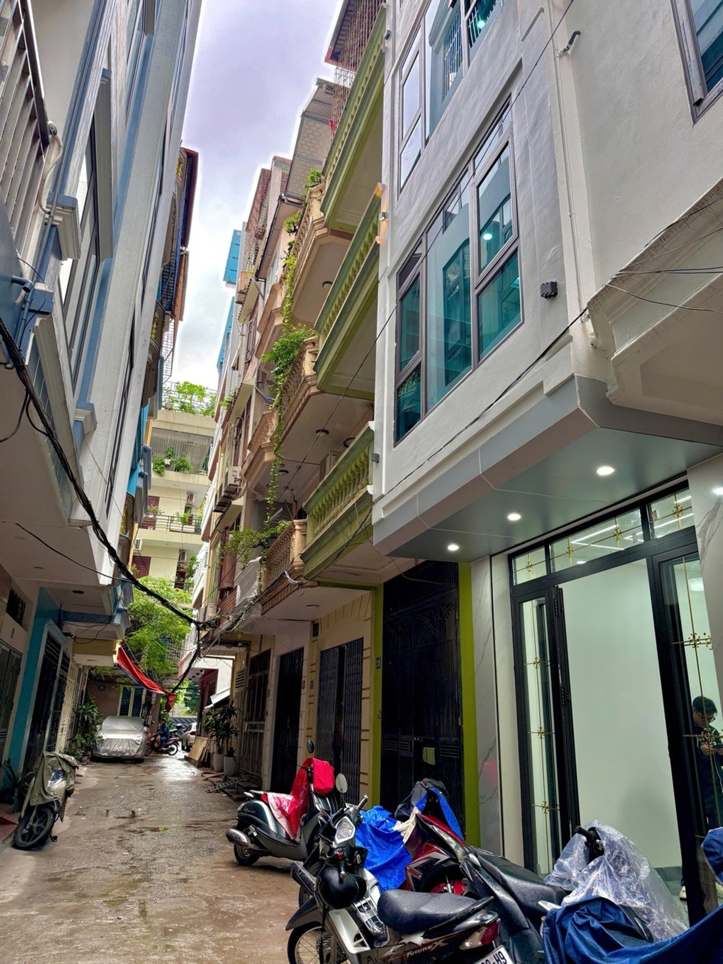 Bán nhà riêng 5 tầng có thang máy tại trung tâm Đống Đa, vị trí ô tô đỗ cửa