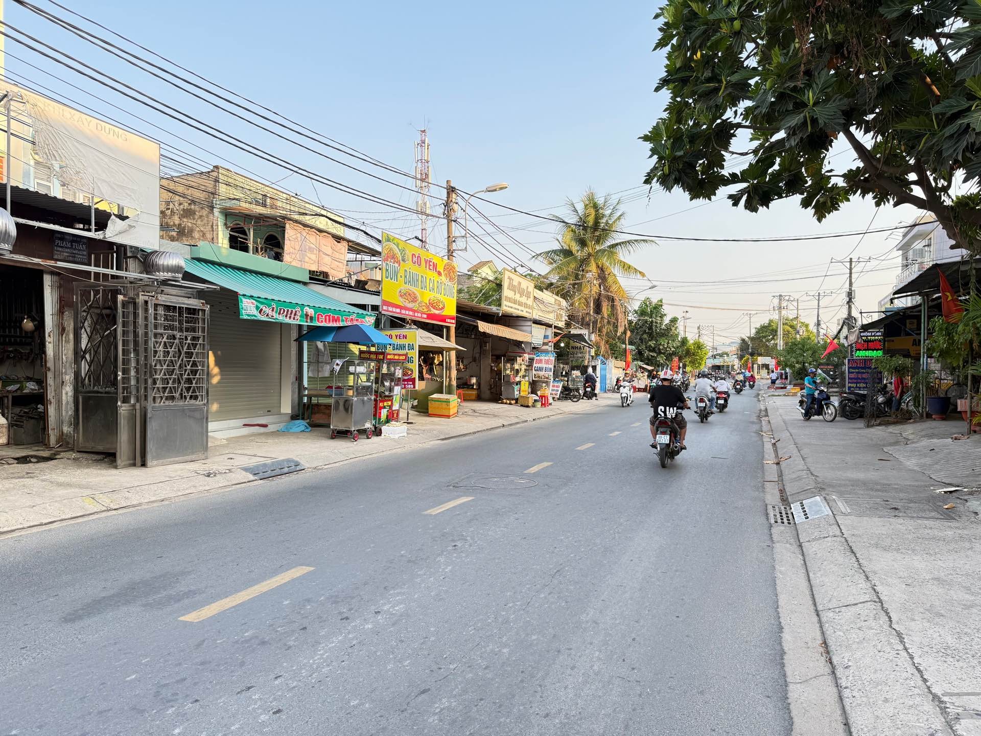 Bán đất 1300m2 tại khu dân cư sầm uất, mặt tiền 16.6m, đường xe tải, pháp lý rõ ràng