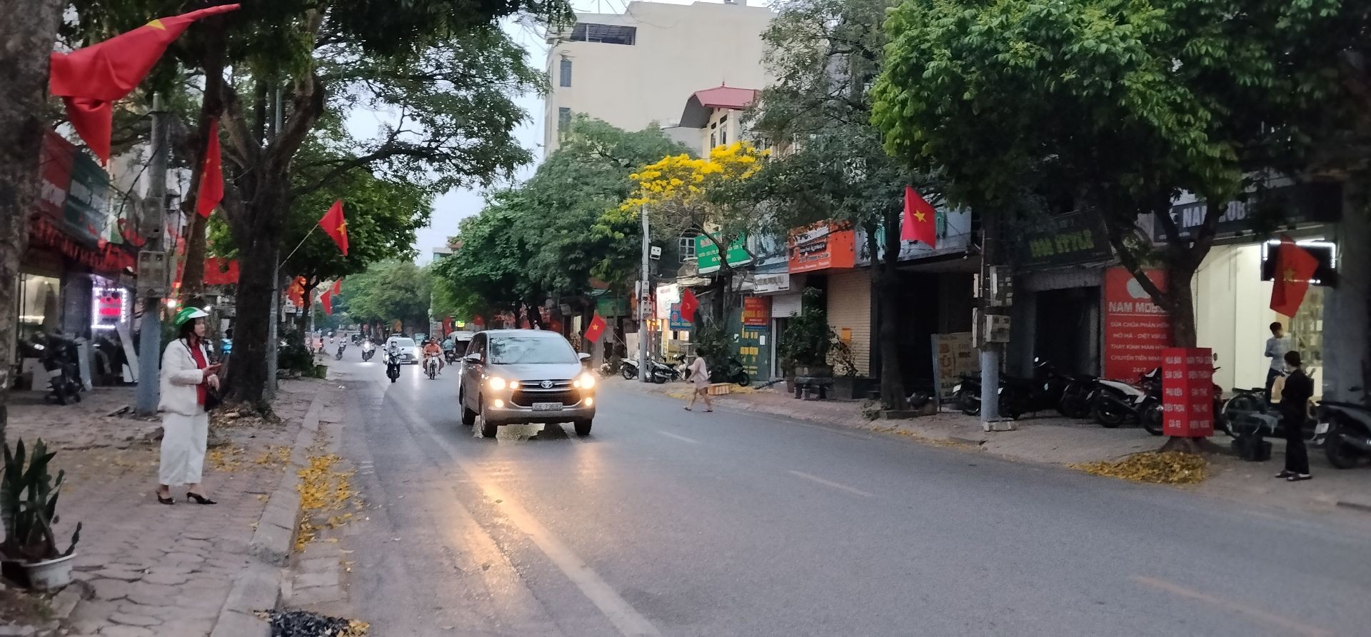 Bán đất mặt phố Cầu Lớn Nam Hồng, diện tích 90m2, mặt tiền 4.5m hơn 7 tỷ
