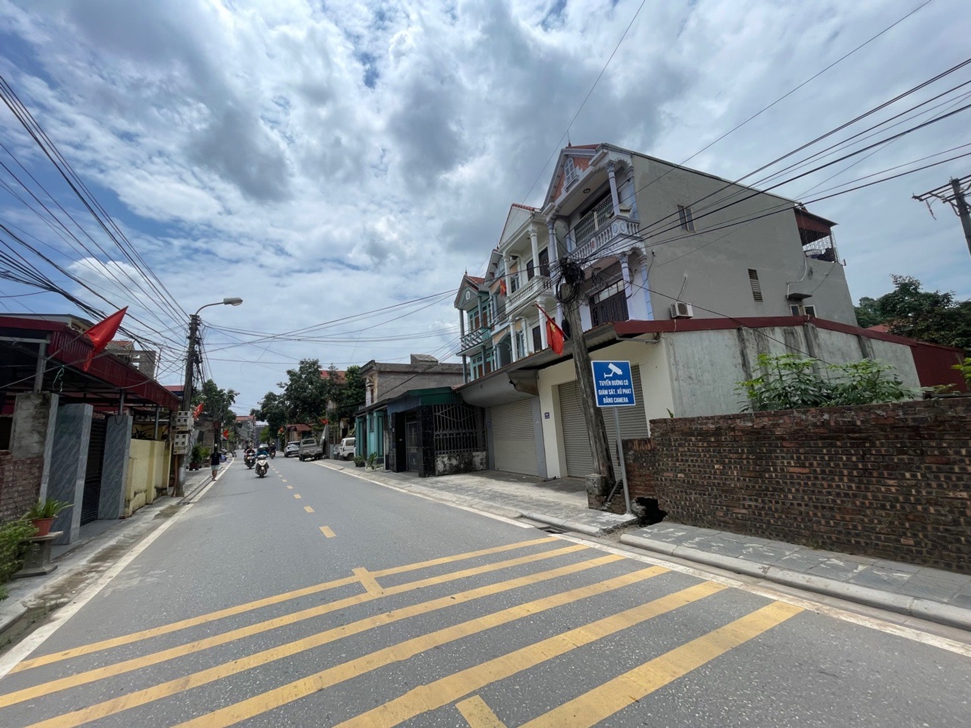 Bán đất thổ cư 93m2 mặt phố Phú Hữu Tiến Thắng, hướng Tây Nam, tiện kinh doanh