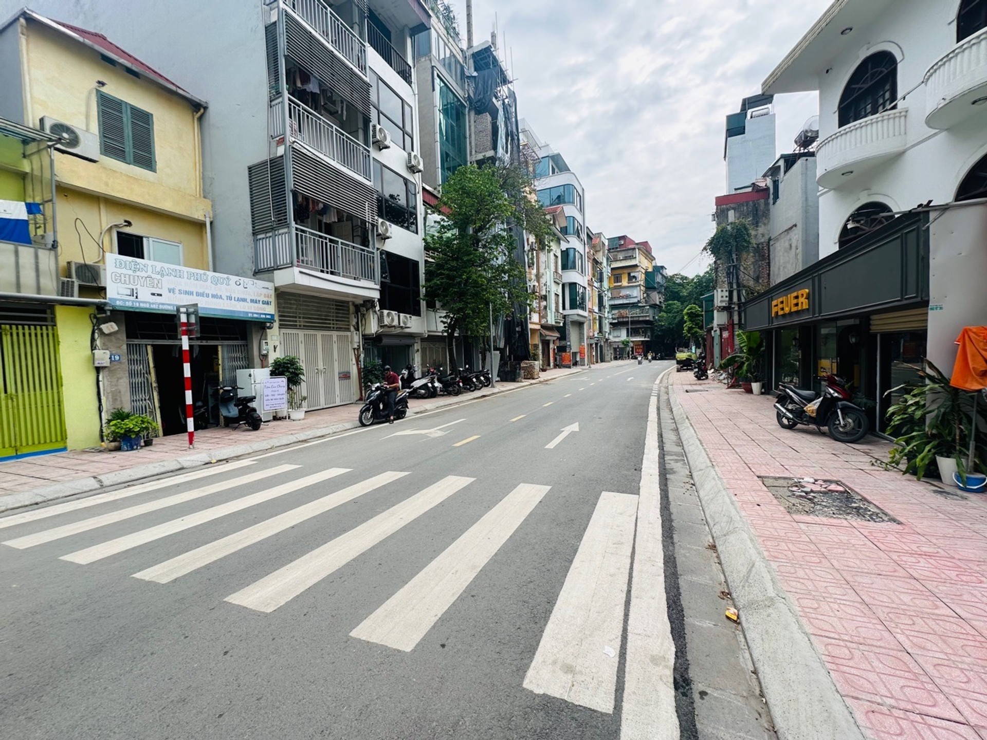Cơ Hội Vàng Sở Hữu Nhà Mặt Phố Vỉa Hè Rộng Đường Mở Trung Tâm Quận Tây Hồ