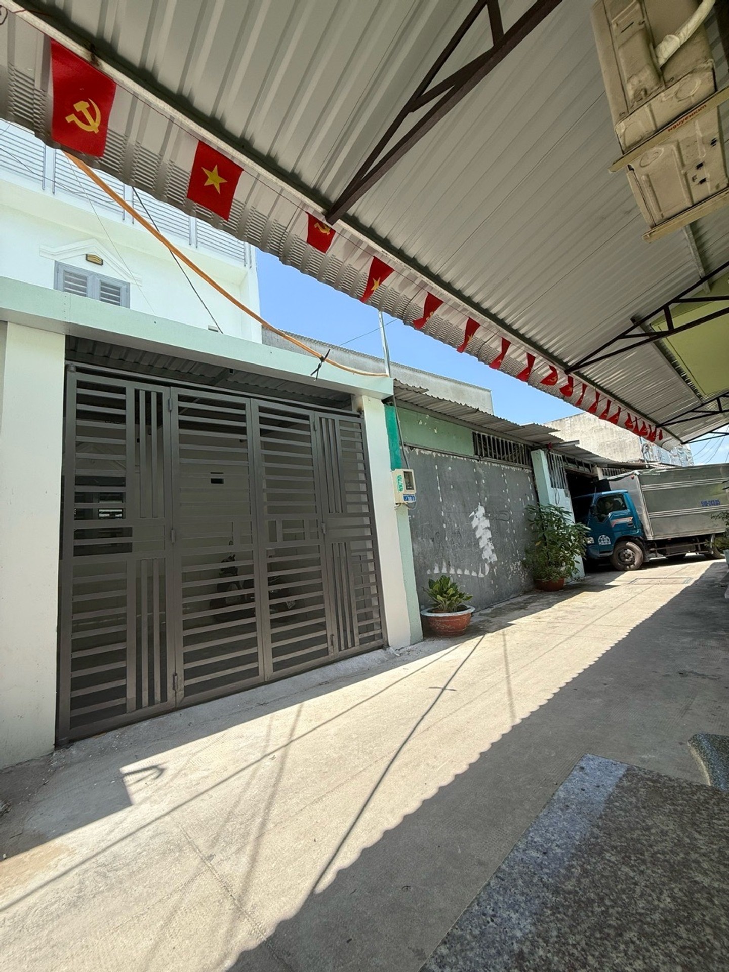 Bán nhà riêng 4 tầng rộng 91,6m² tại Thị trấn Hóc Môn, thích hợp ở và kinh doanh