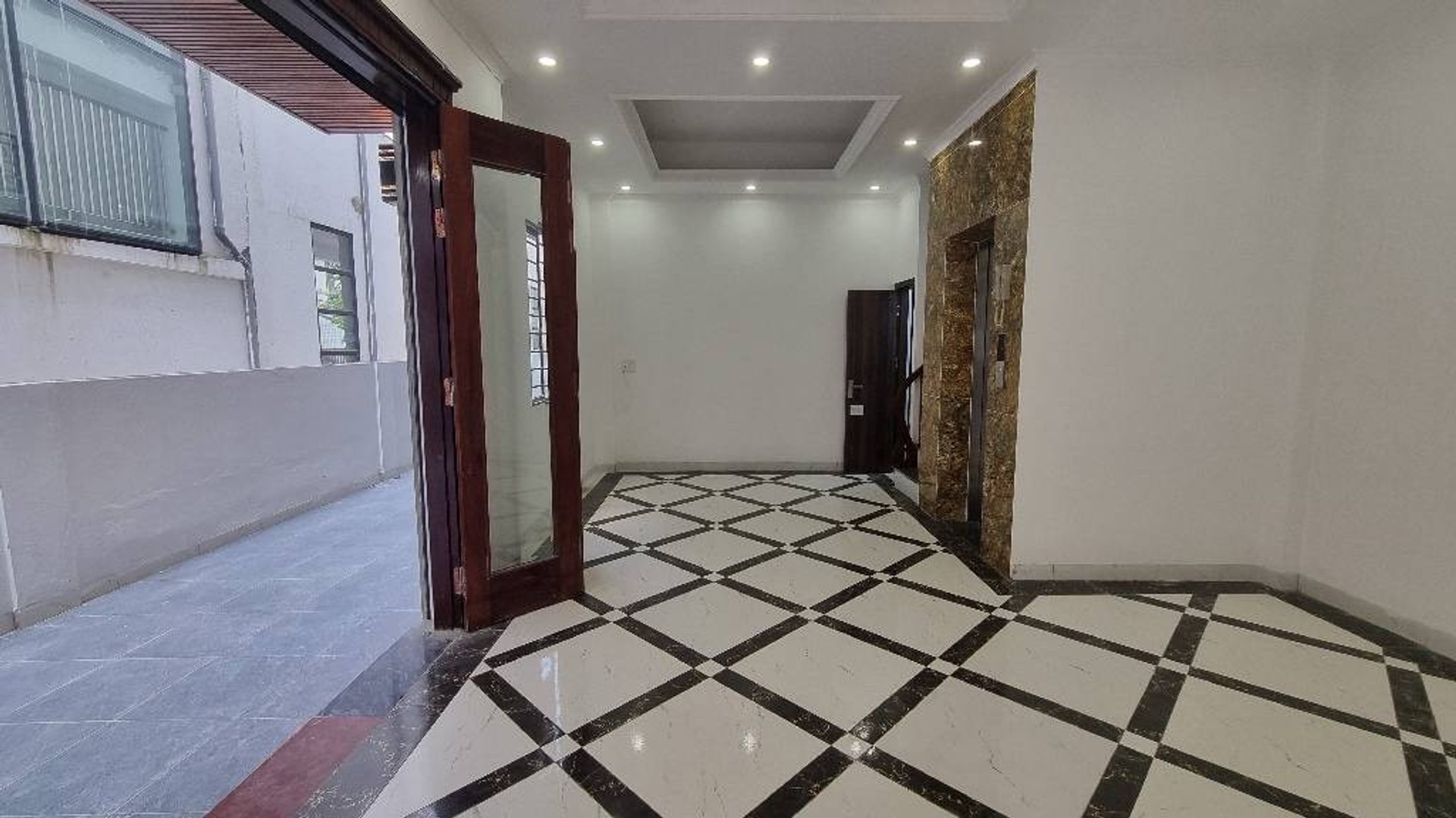 BÁN NHÀ TÂY HỒ 38m - HƯỞNG THỤ TIỆN ÍCH SỐNG NHÀ GIÀU!