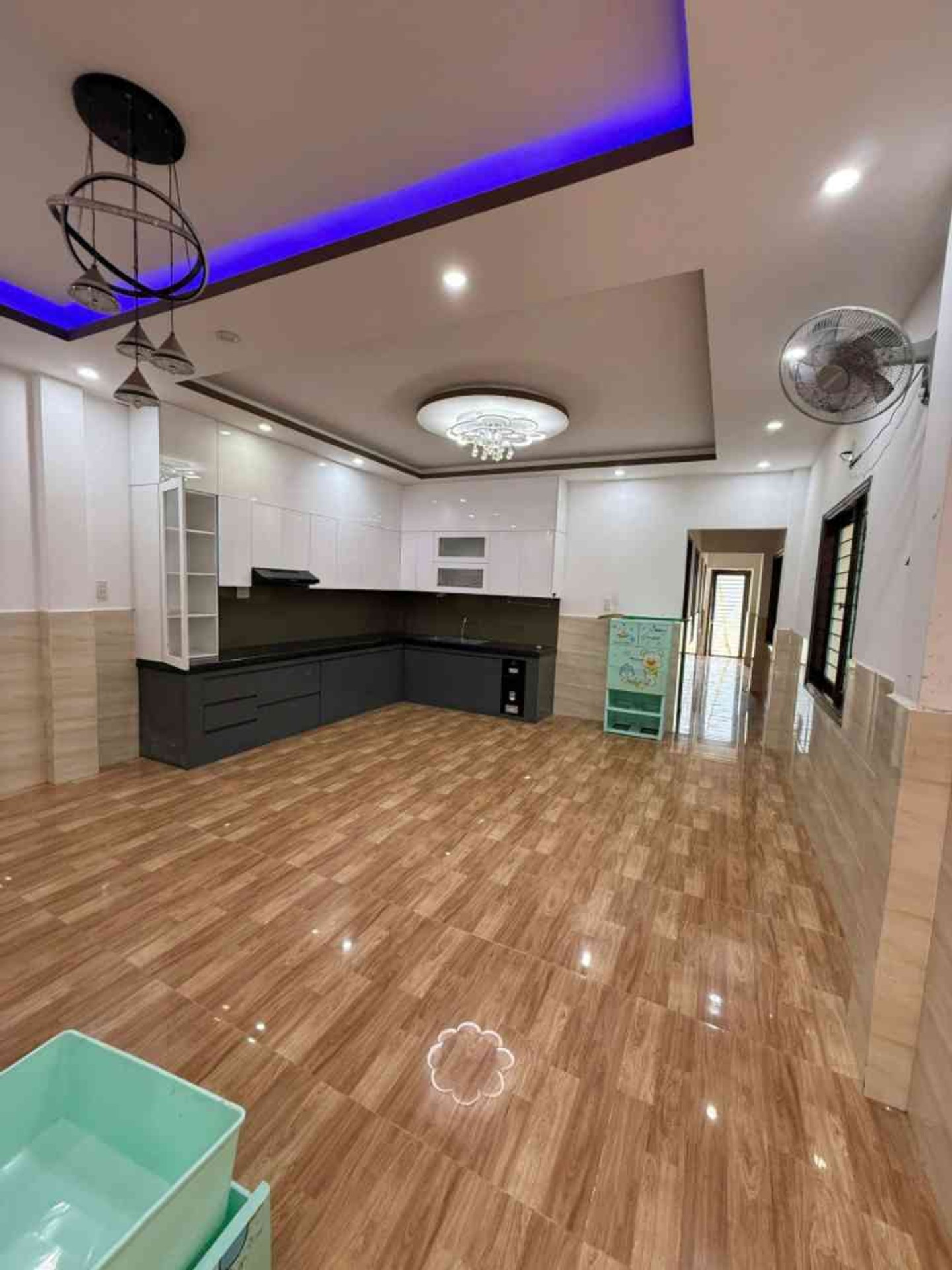 Nhà mặt phố 2 tầng rộng rãi tại trung tâm Nam Phước