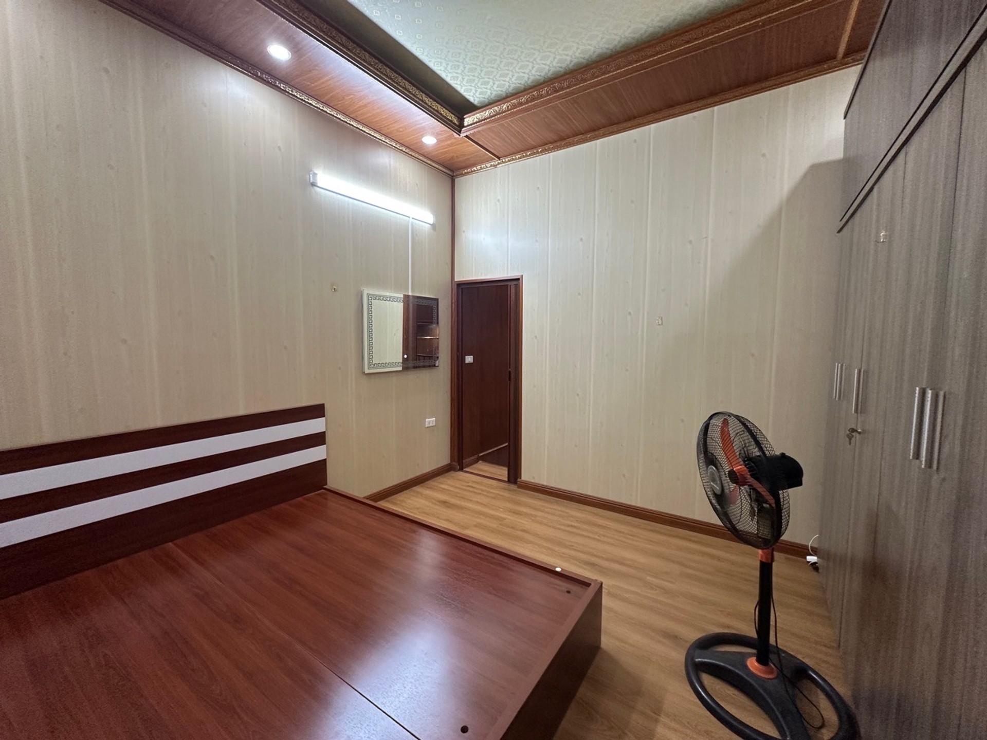 Bán nhà 38m2 tại Lĩnh Nam, ngõ ô tô, giá 8.74 tỷ