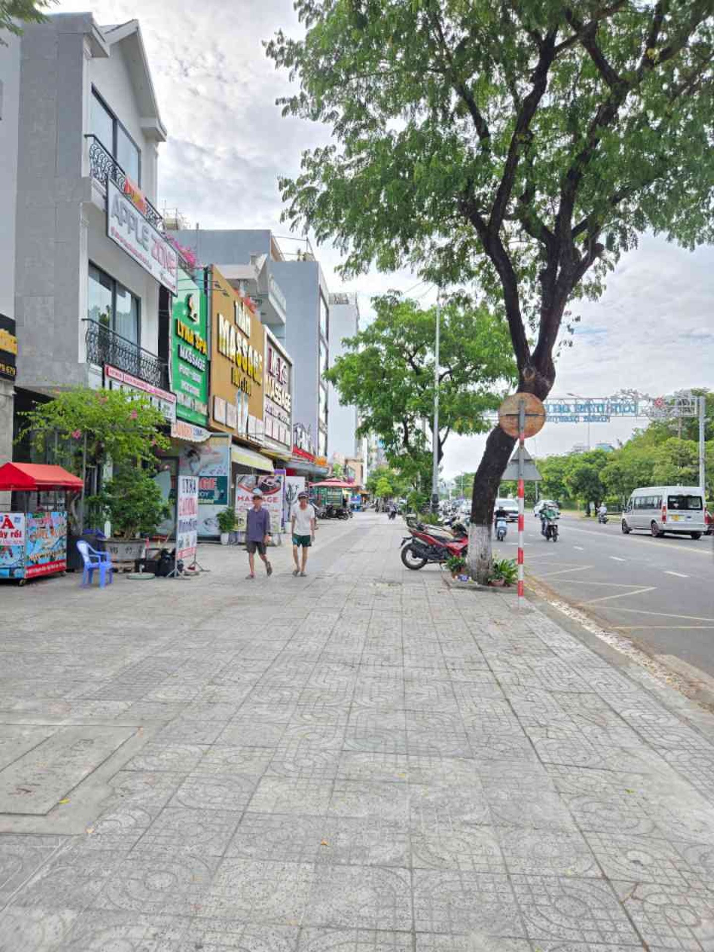 Nhà Mặt Phố Võ Nguyên Giáp - View Furama, Gần Biển Mỹ Khê
