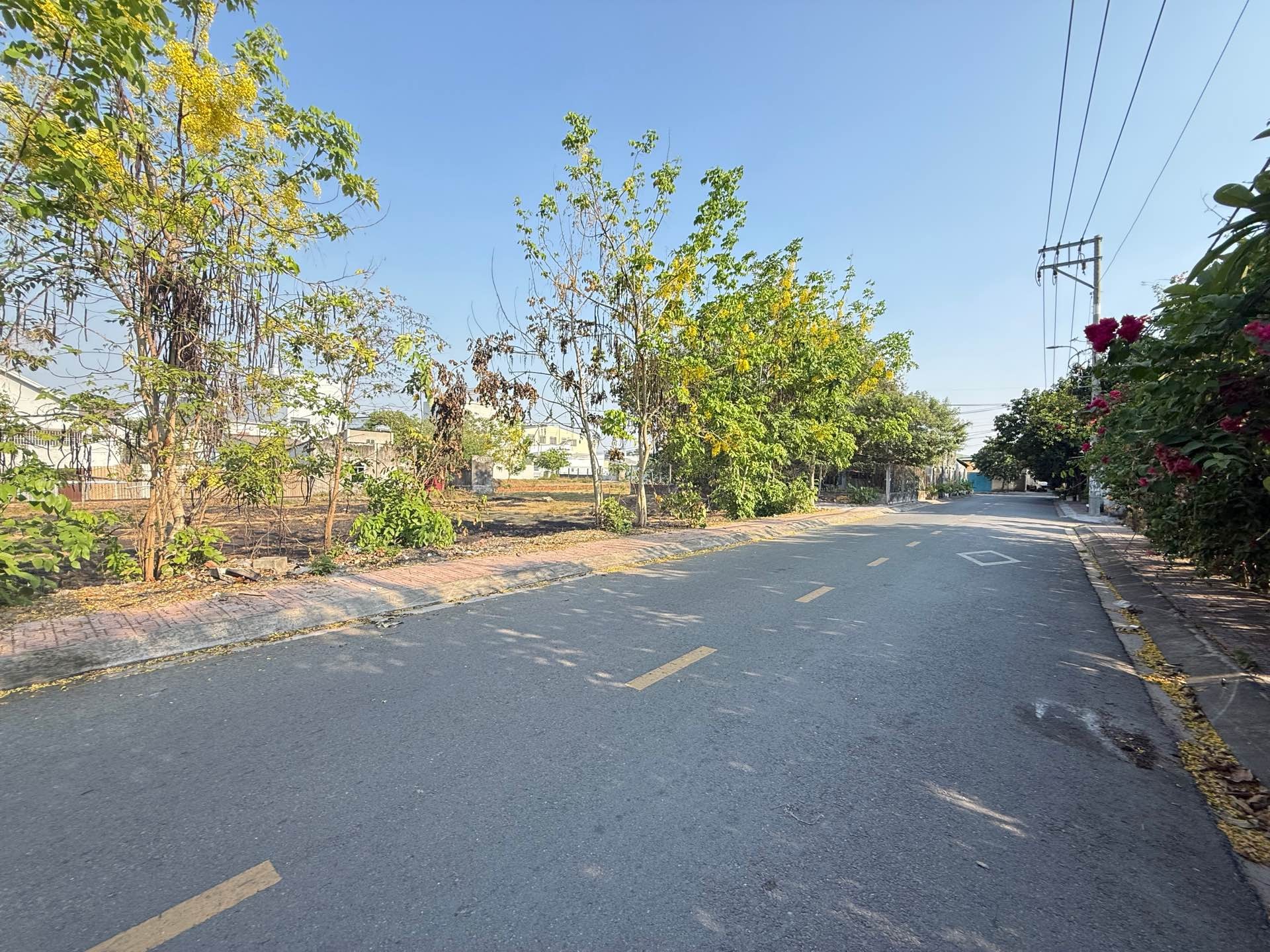 Bán đất mặt tiền gần trung tâm chợ Hóc Môn, diện tích rộng 1143.8 m2, pháp lý đầy đủ