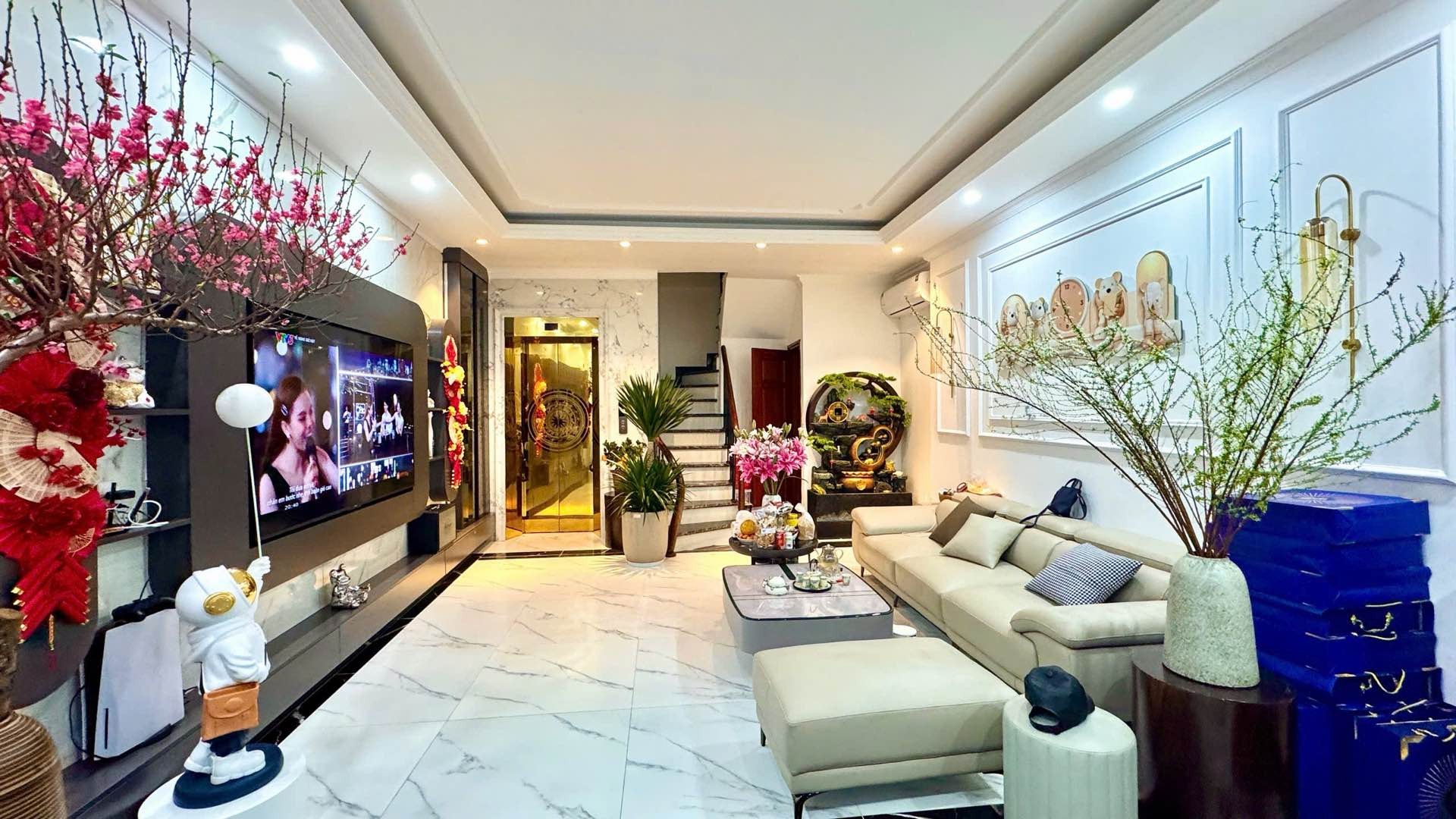 Bán nhà 5 tầng lô góc 50m² phố Hồng Mai, phường Bạch Mai, giá 20.9 tỷ