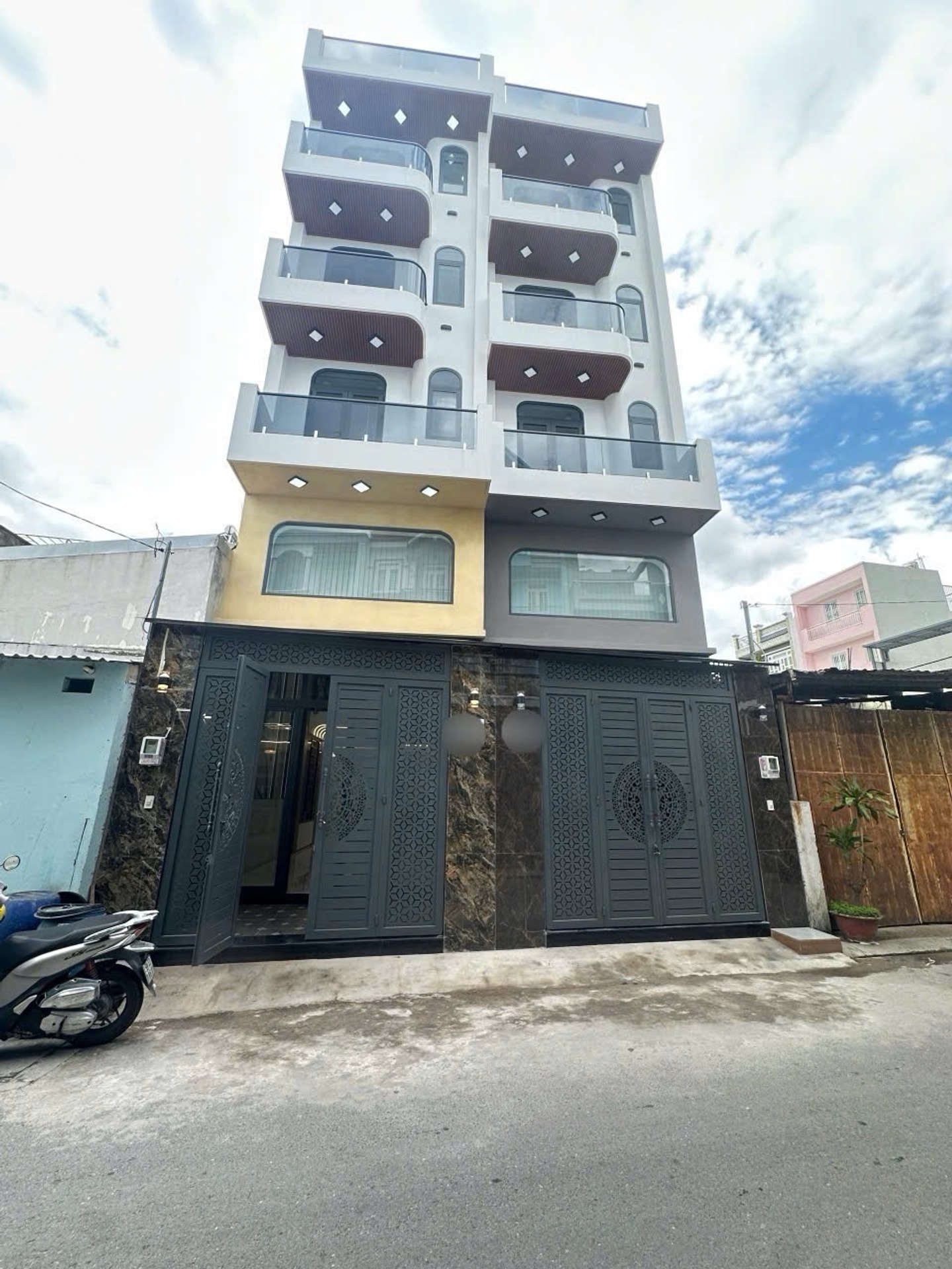 Nhà 5 tầng, 5 PN hẻm 2 ô tô tránh nhau tại Tây Lân Bình Tân giá 6,6 tỷ