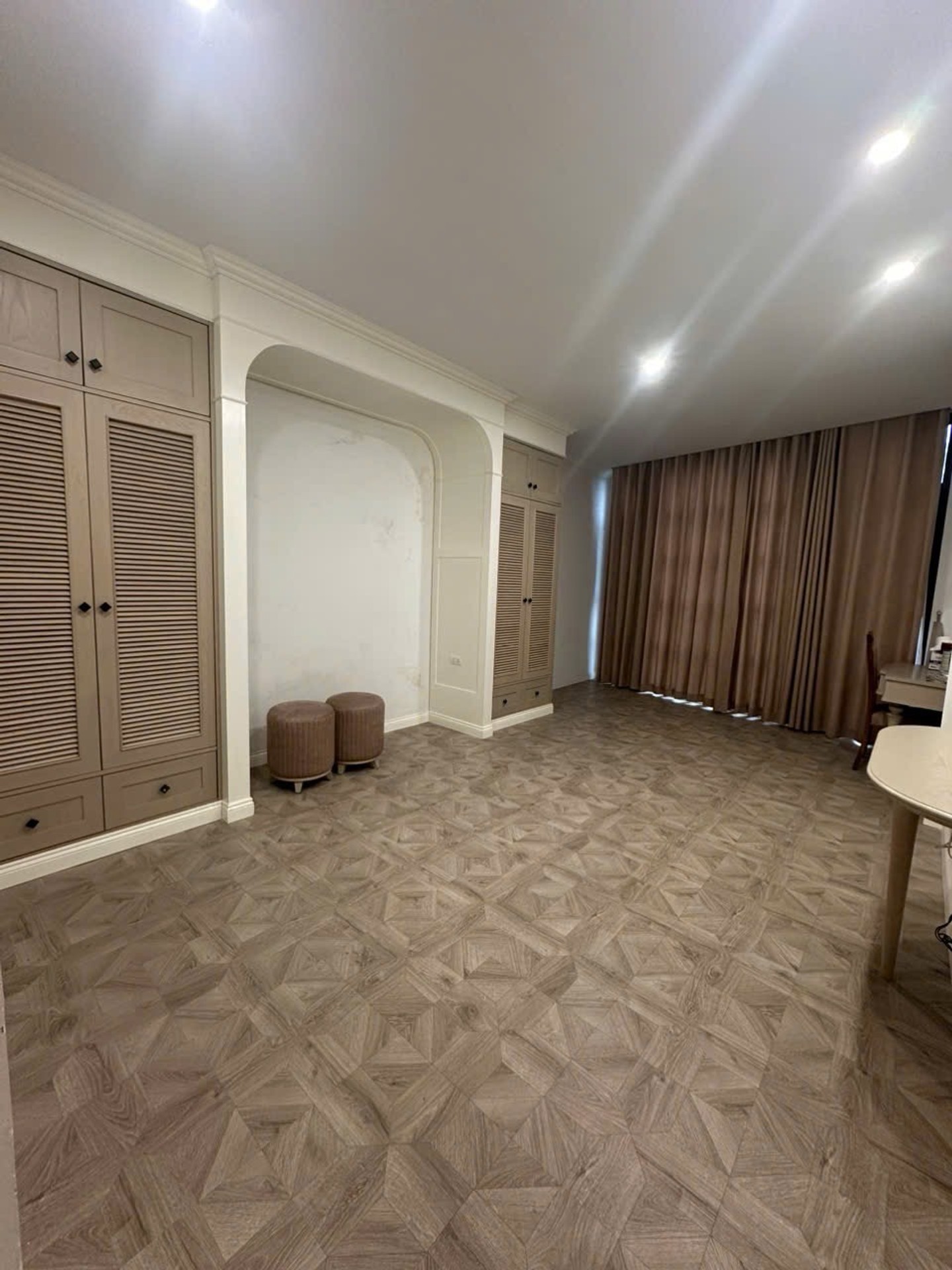 Nhà mặt phố kinh doanh 6 tầng có thang máy tại Ba Đình