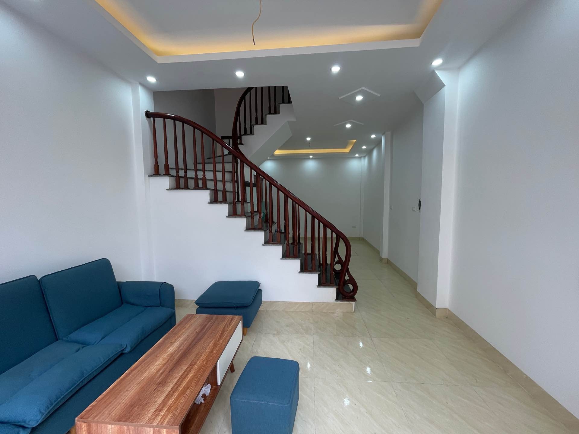 Nhà riêng 5 tầng, 6 phòng ngủ tại Vân Canh giá 7.3 tỷ oto đỗ cửa