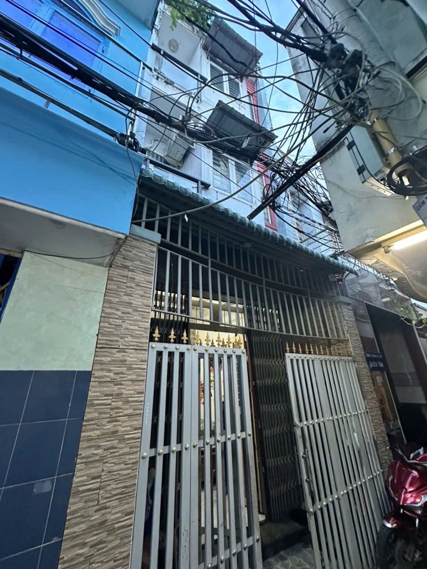 Cơ hội hiếm có sở hữu nhà 4 tầng hoàn công sát UBND Phú Định