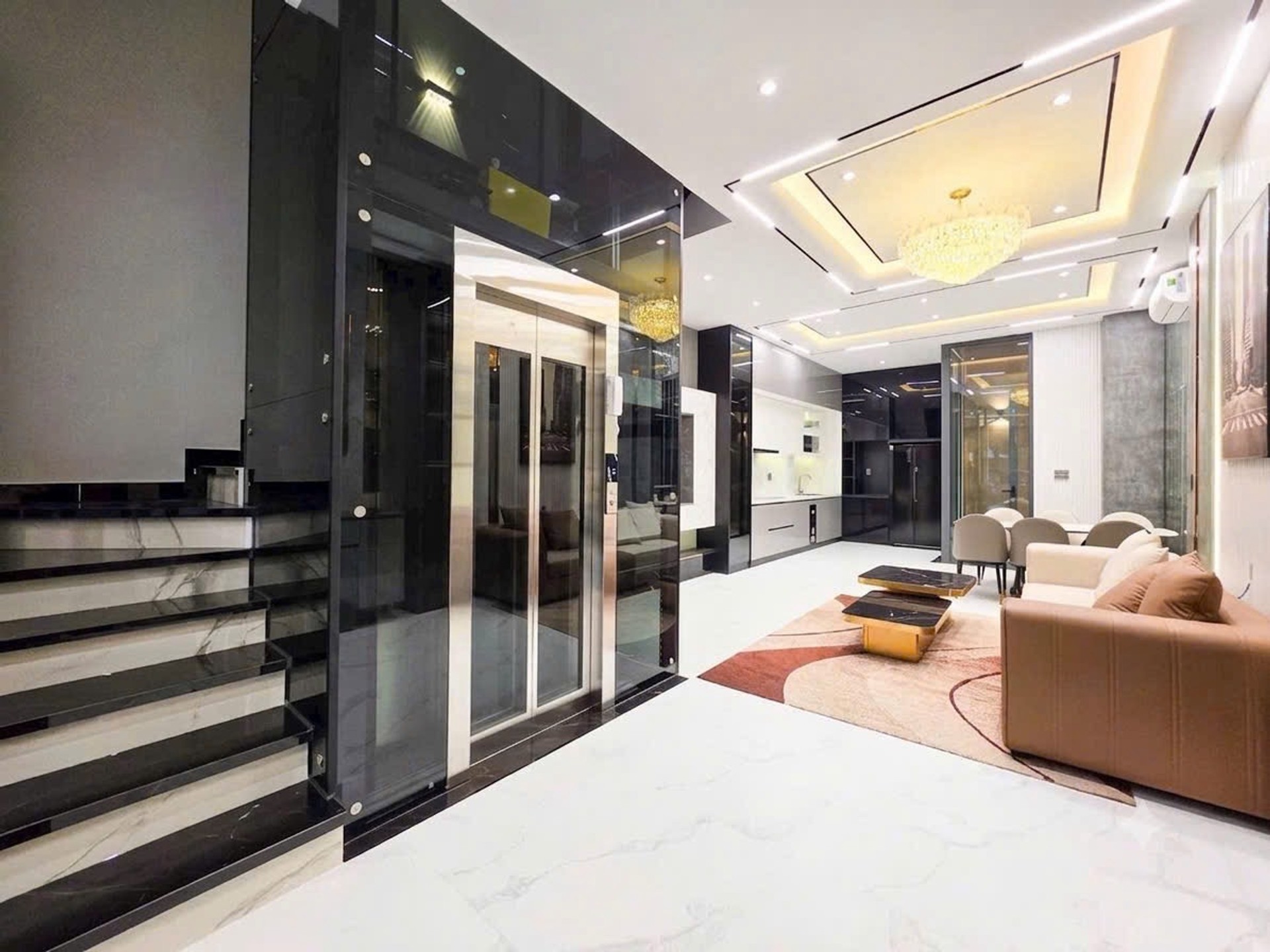 Quận 7- Bán nhà 4 tầng, mặt tiền đường số 10m, diện tích 80m2, nhỉnh hơn 19tỷ