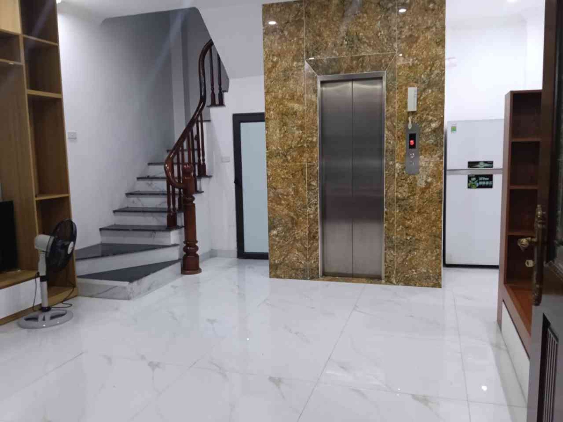 Bán nhà riêng 5 tầng có thang máy gần phố Phan Đình Giót