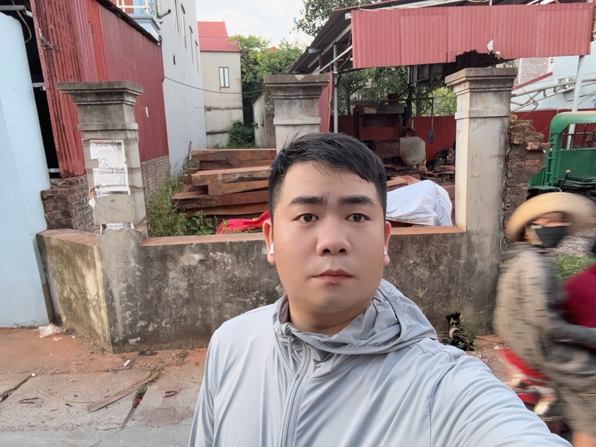 Đất đẹp ô tô tránh, ngay gần trung tâm làng