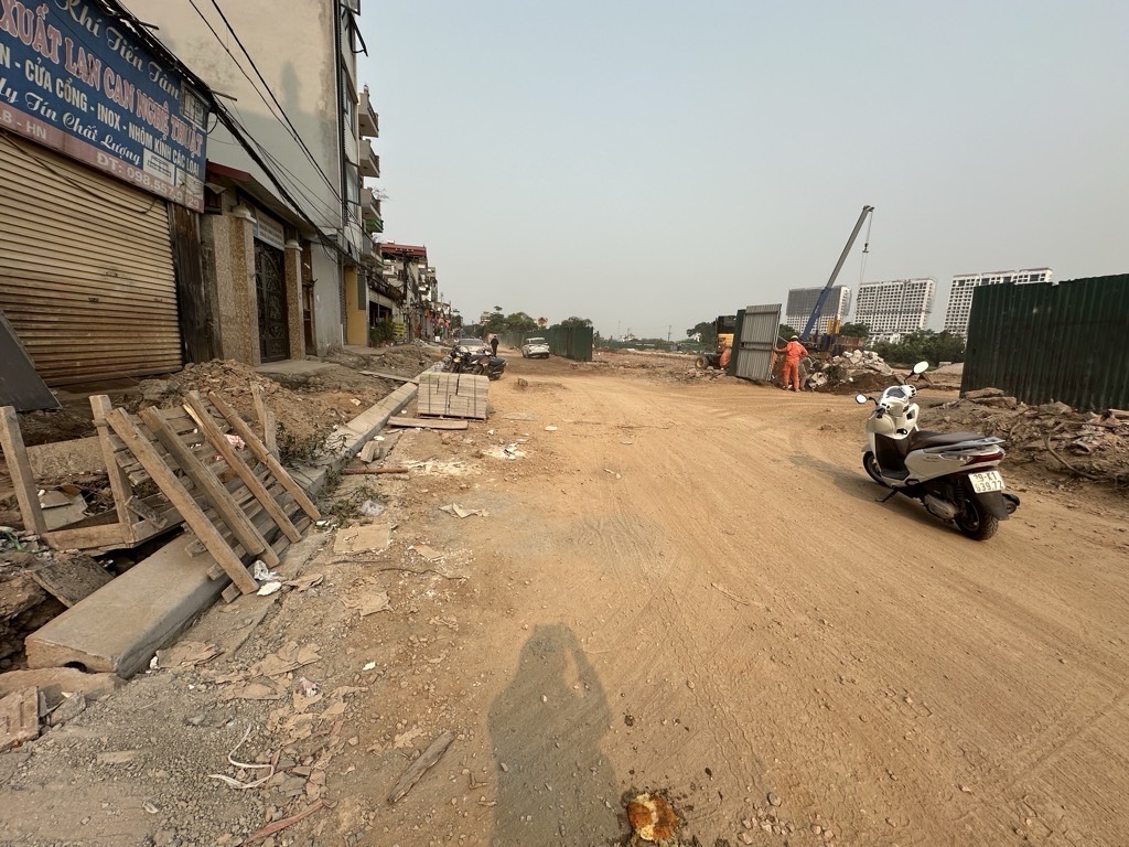 Nhà Hiện Đại 5 Tầng Gần Hồ, Tiện Ích Đầy Đủ Tại Gia Quất - Ngõ thông bạt ngàn