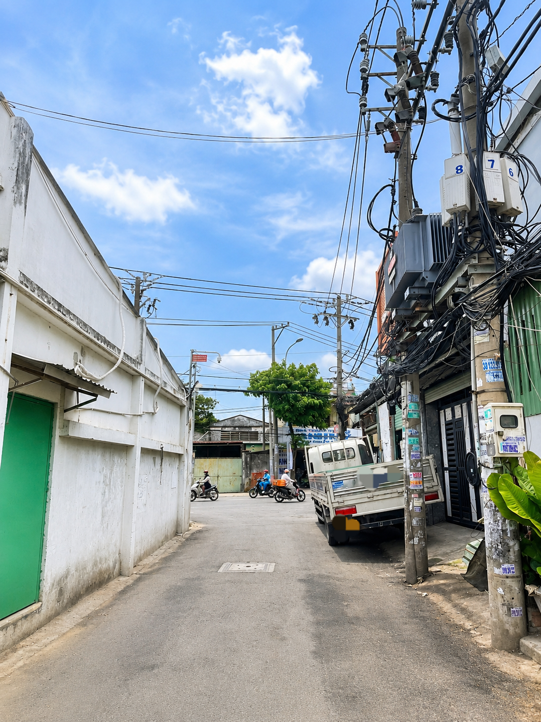 Bán nhà hẻm xe tải - ngay hương lộ 2 dện tích 137m2 , ngang 4,2 dài 35m 3pn - nhỉnh 7tỷ