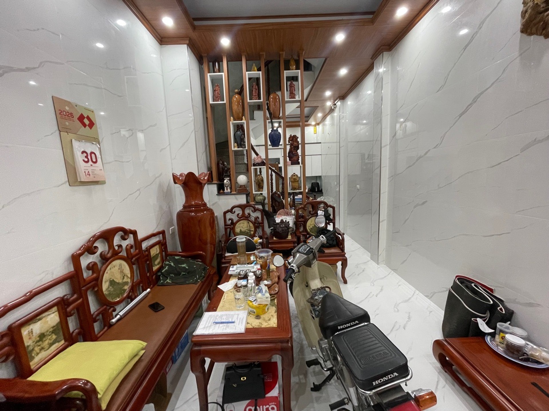 Nhà 5 tầng 6 phòng ngủ ngõ thông Ngọc Thụy, gần vườn hoa, hồ điều hòa