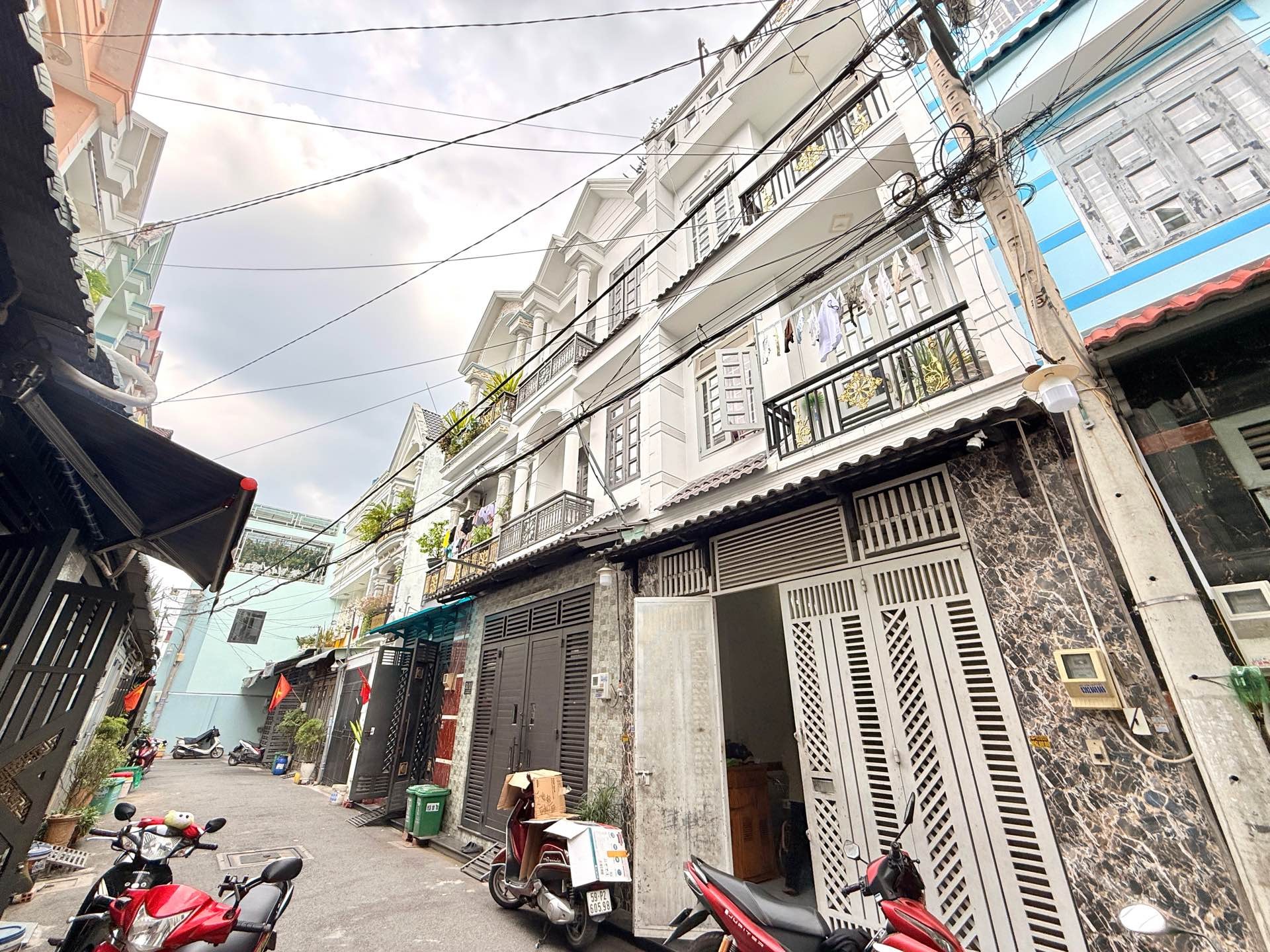 Nhà sổ riêng,ngang 4,2m +3 tầng, ô tô đỗ cửa ,Tân Chánh Hiệp 8, p Trung Mỹ Tây quận 12, giá 5.05 tỷ