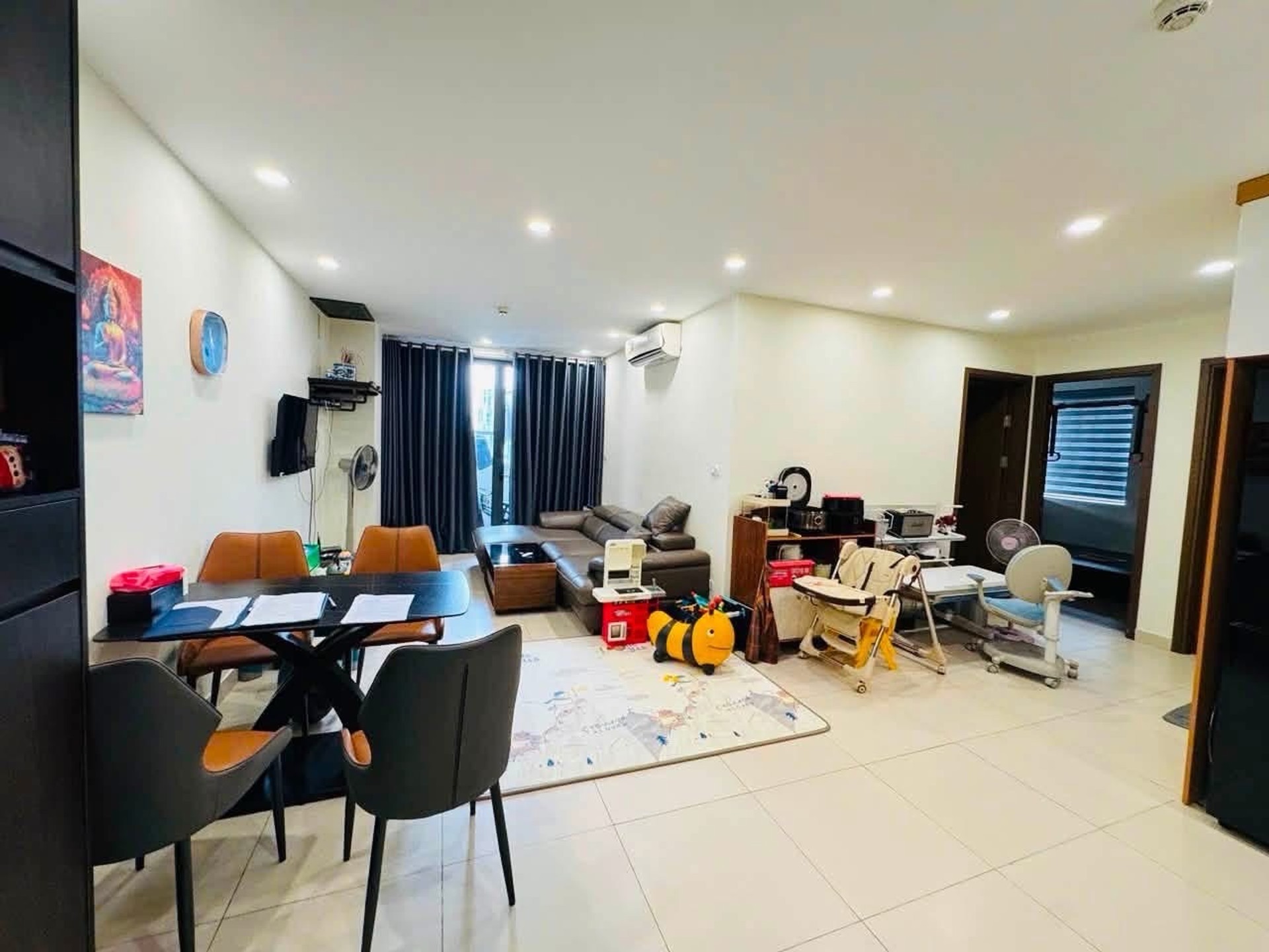 Bán căn hộ 3 ngủ FLC Phạm Hùng, vị trí trung tâm, đủ tiện ích, tầng trung, full nội thất, giá tốt