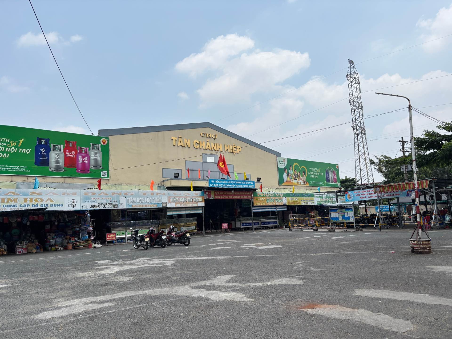 Bán nhà cấp 4, hẻm xe hơi ,Tân Chánh Hiệp,p Trung Mỹ Tây, Quận 12, dt 4,4x16,2 giá 5.6 tỷ