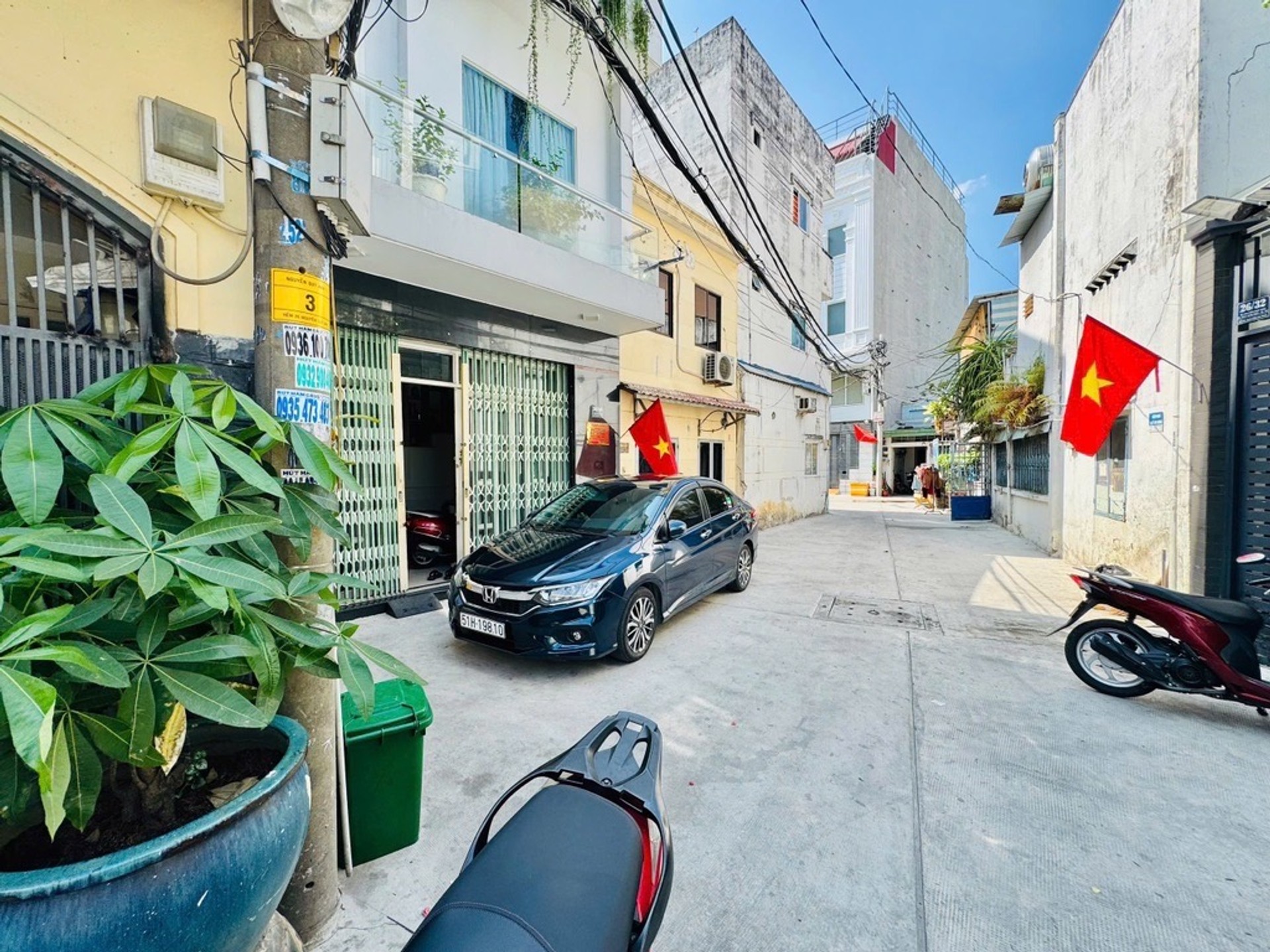 Nhà riêng 2 phòng ngủ, hẻm ô tô tránh, khu dân trí cao tại Quận X
