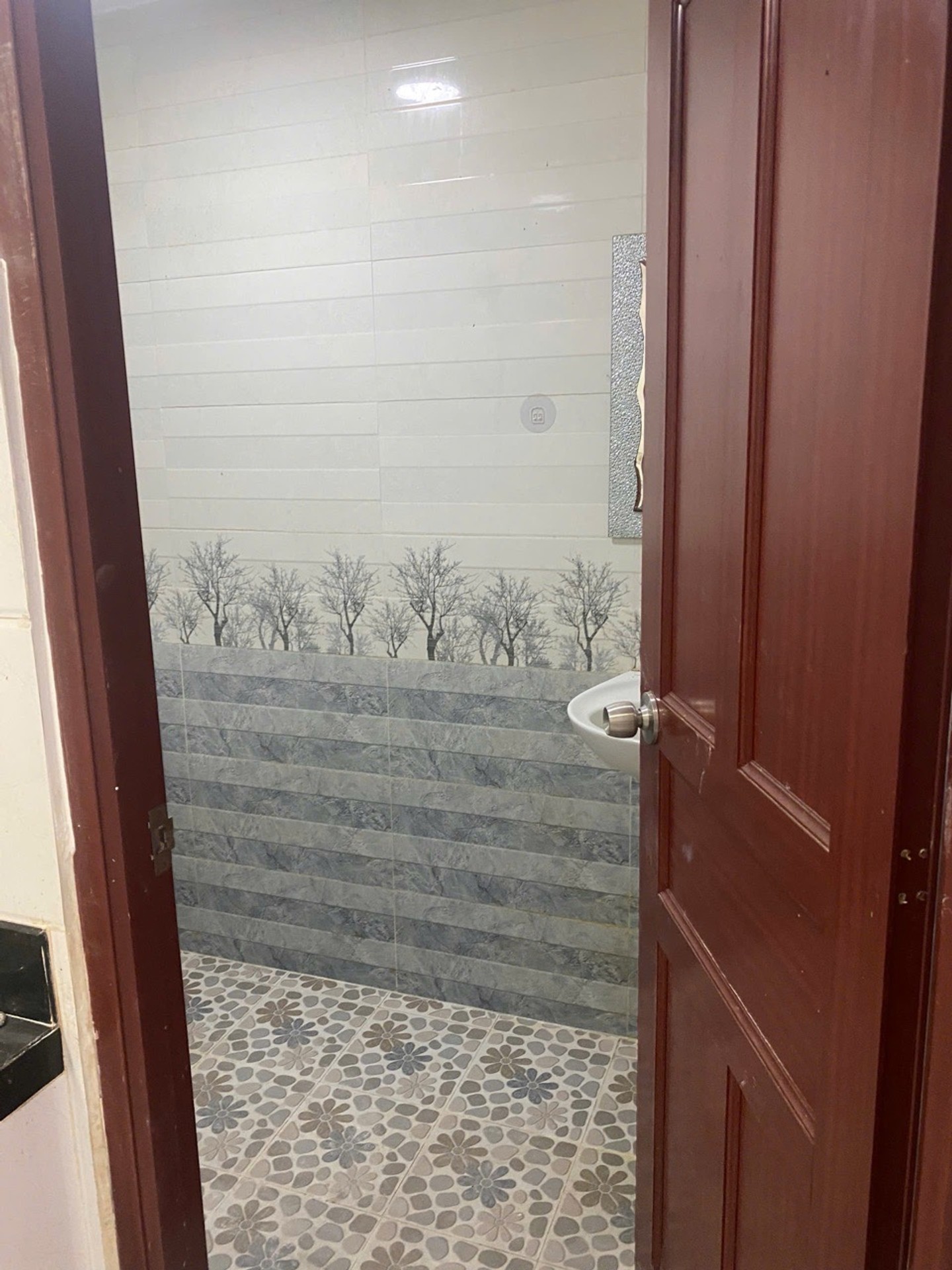 Nhà mặt phố 2 tầng diện tích 83m² giá 6,3 tỷ tại quận trung tâm