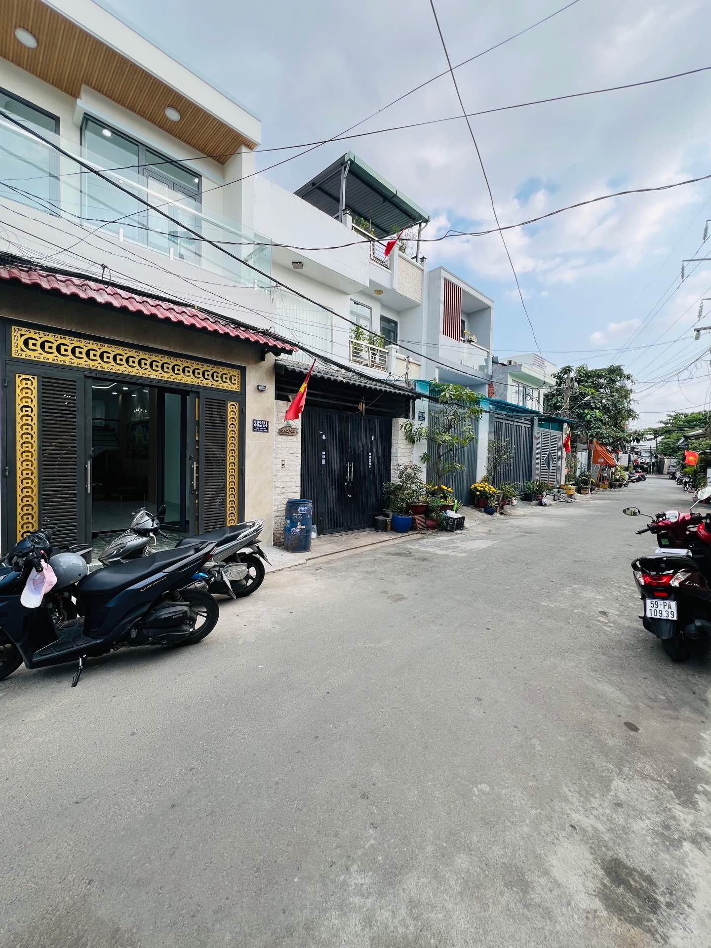 SieuPham - Nhà 2 tầng, diện tích 70m2, hẻm xe tải tại Bình Tân cần bán