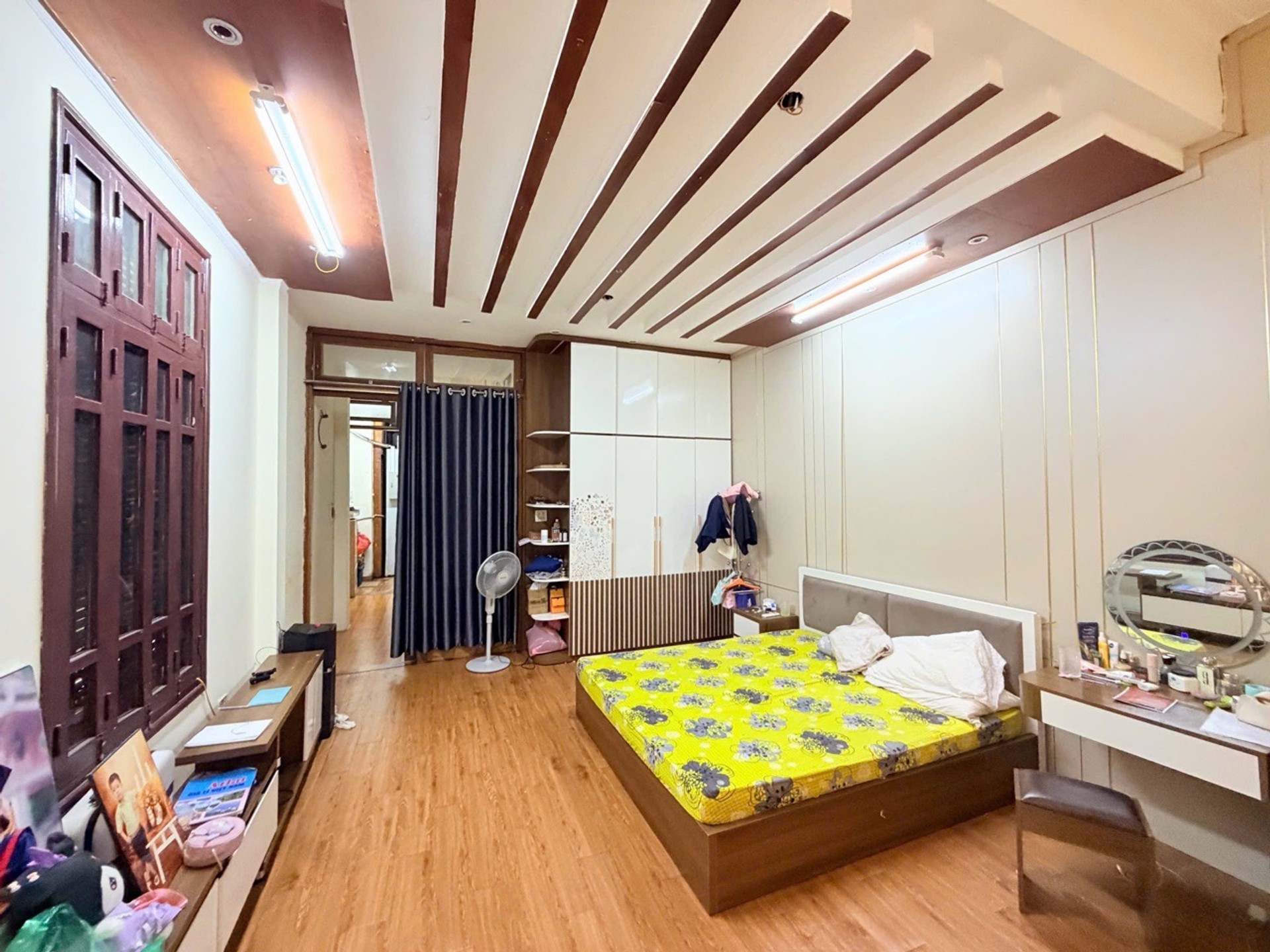 Bán nhà mặt phố Ngọc Khánh, Ba Đình, 75.8 m2, 4 tầng, phù hợp kinh doanh