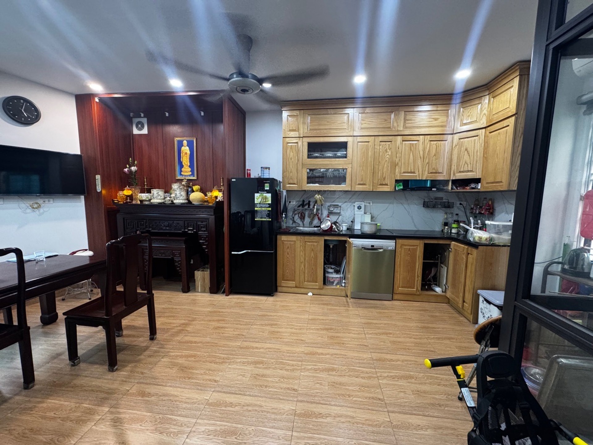 Bán nhà mặt phố lô góc 3 mặt thoáng tại phường La Thành, 6 tầng, thang máy, kinh doanh tốt