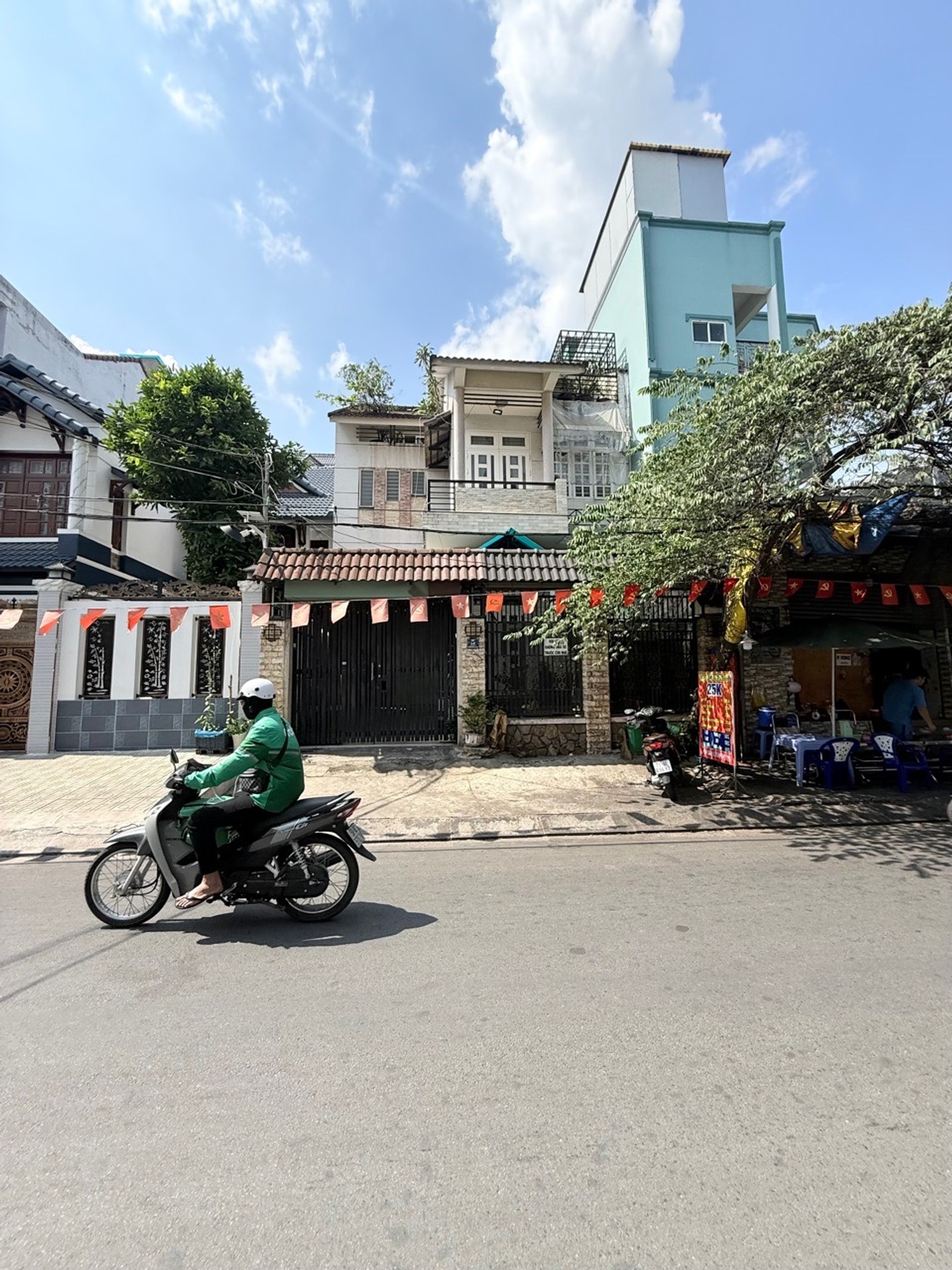 Biệt thự mặt tiền sang trọng tại khu dân cư cao cấp Bình Phú, TP.HCM