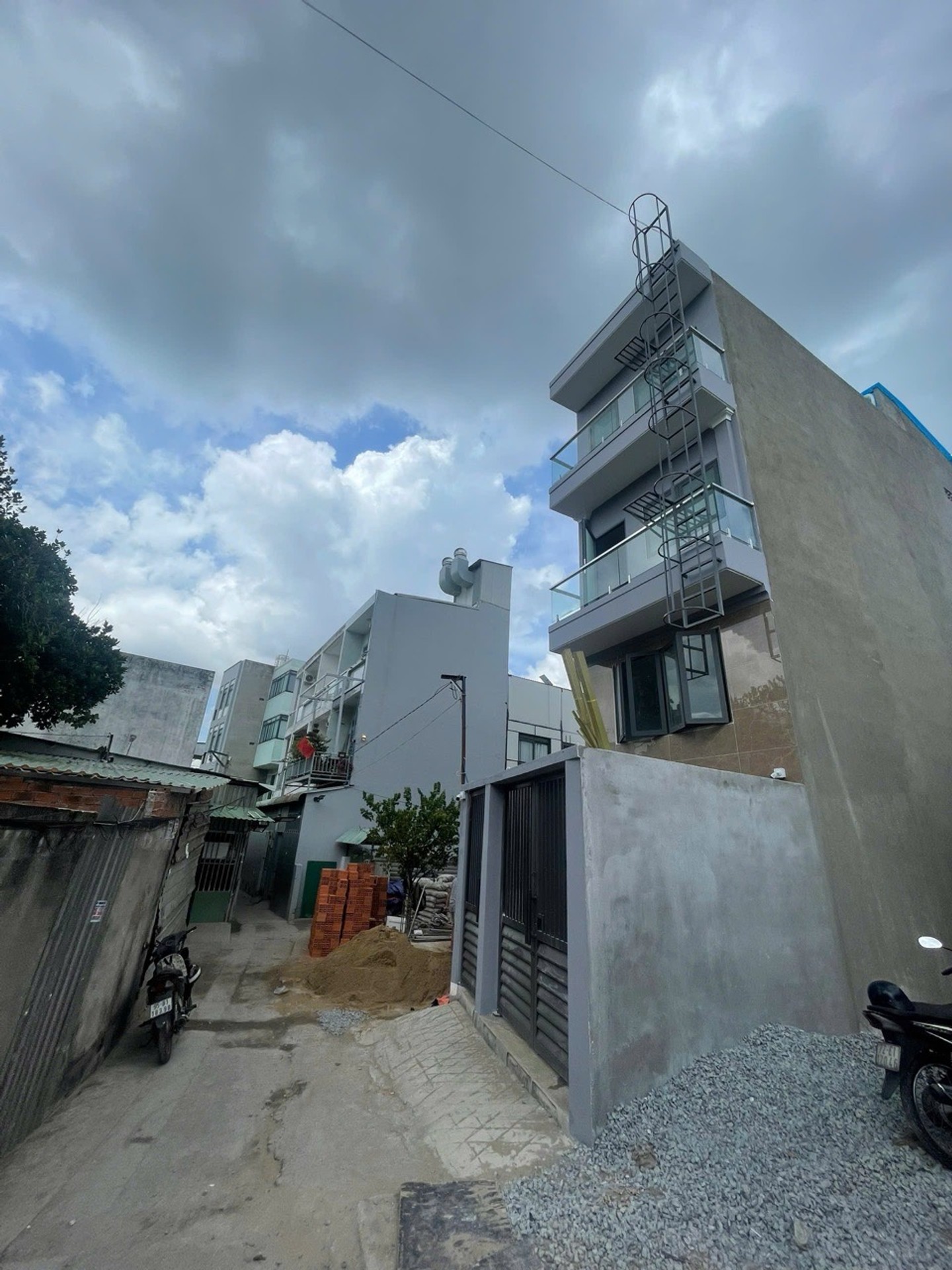 ĐẤT TRỤC ĐƯỜNG ĐẶNG VĂN BI– TRƯỜNG THỌ - DT:109m2(4x28.3) chỉ 7.2 tỷ Sổ hồng riêng