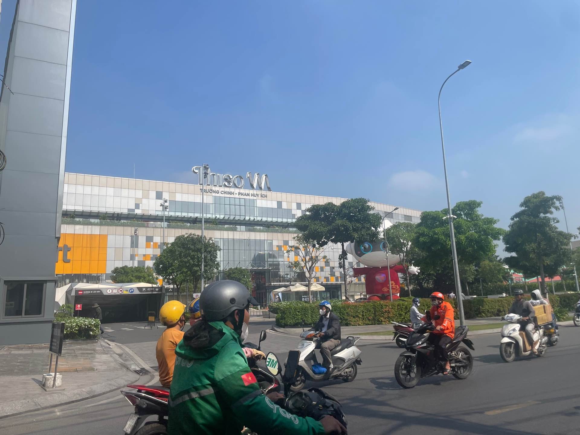 Nhà đẹp gần Emart Phan Huy Ích, hẻm rộng ô tô vào tận nhà