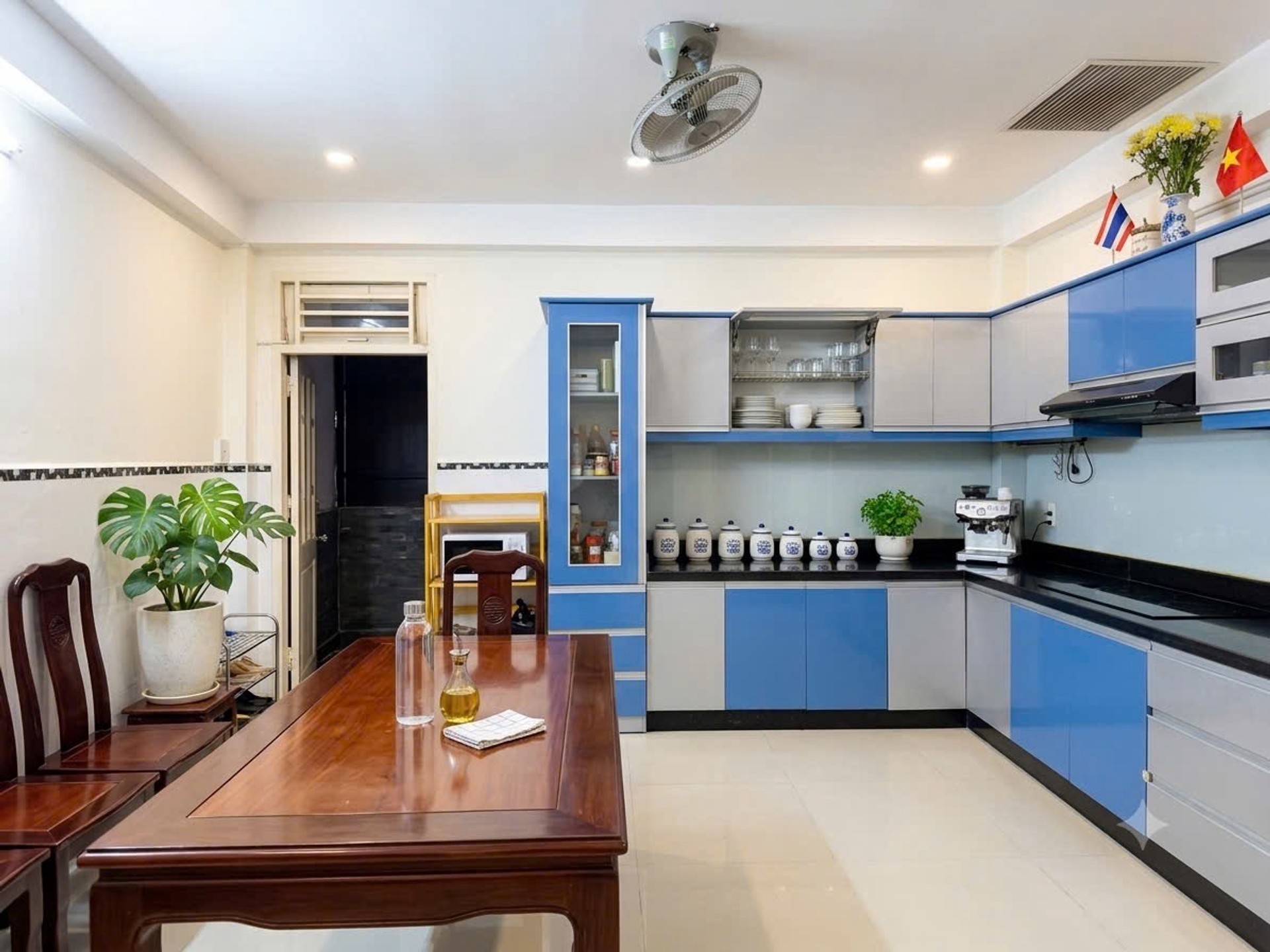 Nhà 5 tầng có ô tô vào, 2 mặt hẻm, 83m2 tại Phường 8