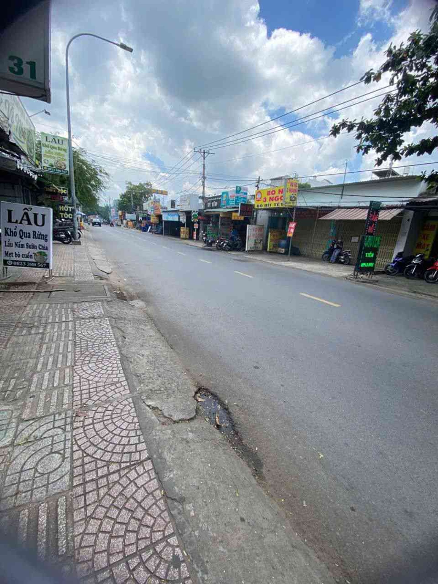 Bán nhà mặt phố Nguyễn Ảnh Thủ, Quận 12, 65m2, 4 tầng, hướng Đông Bắc