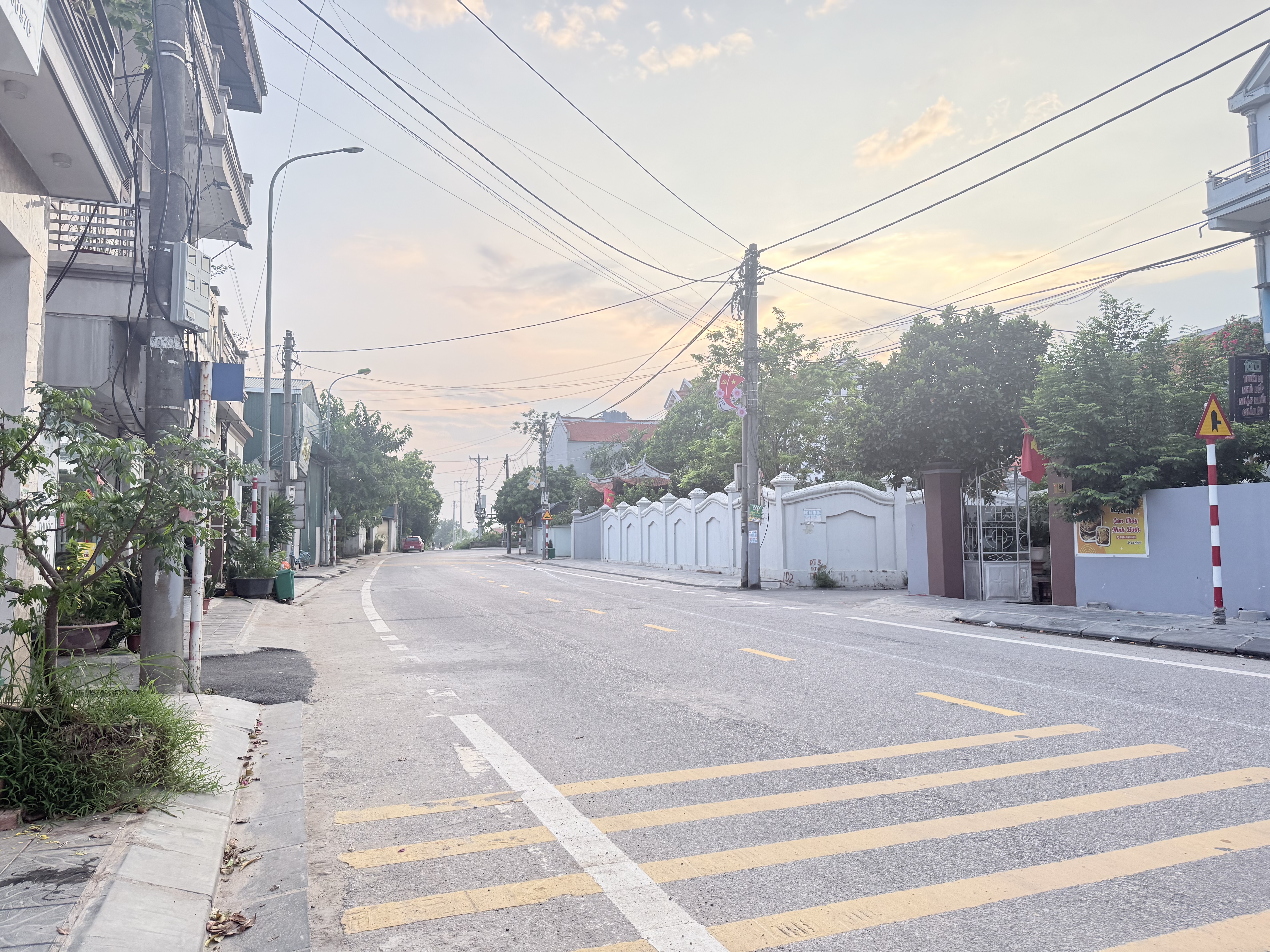 OTO ĐỖ CỬA – 200M RA QUỐC LỘ 3 – ĐẤT 55M² VUÔNG VẮN NGUYÊN KHÊ - NHÔ 3 TỶ