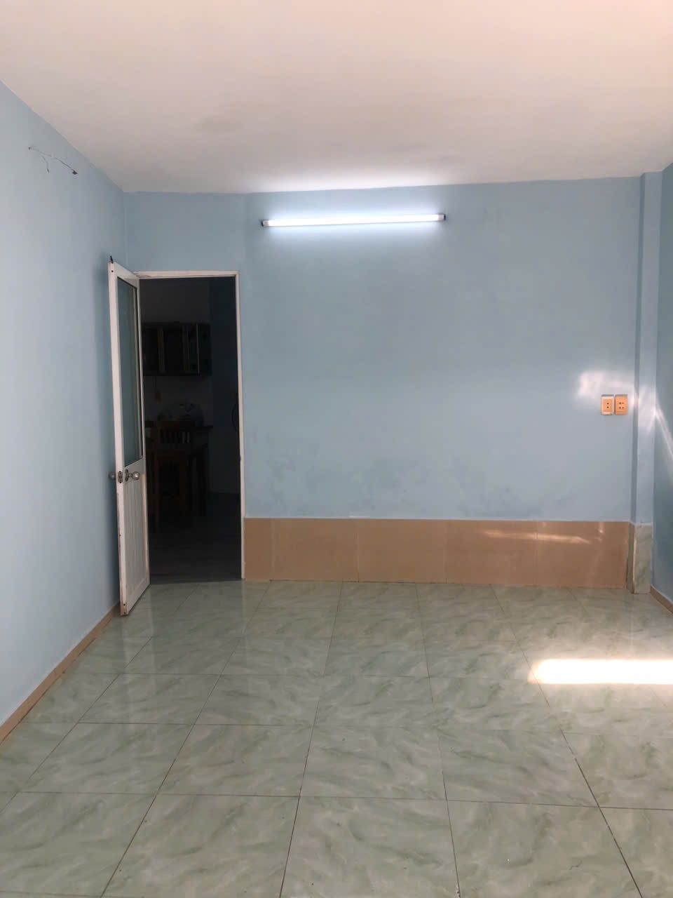 Nhà 2 tầng 47m2, gần đường XVNT, P. Thạnh Mỹ Tây. Khu vực sầm uất, kinh doanh buôn bán thuận lợi.