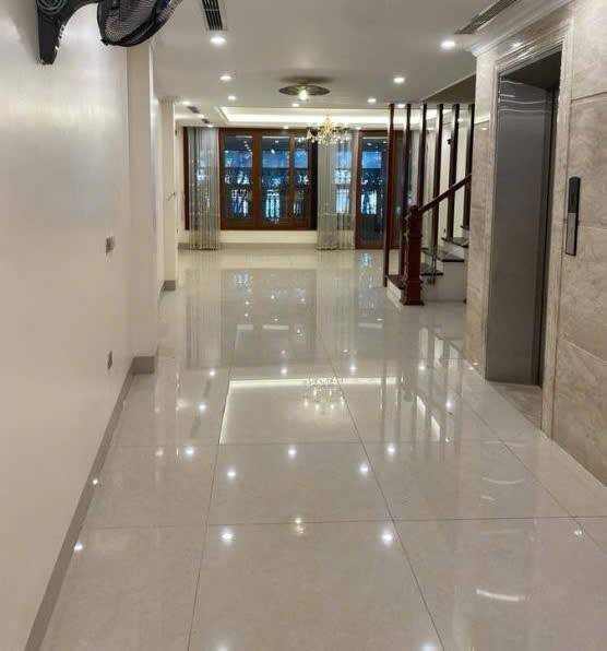 Nhà mặt phố view Hồ Tây - Kinh doanh cực đỉnh