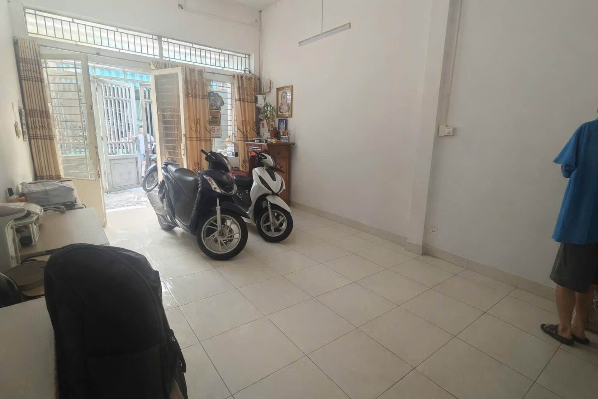 Nhà bán gần chợ Tân Hương,an
sinh tuyệt vời,63m², chỉ 5.x tỷ.