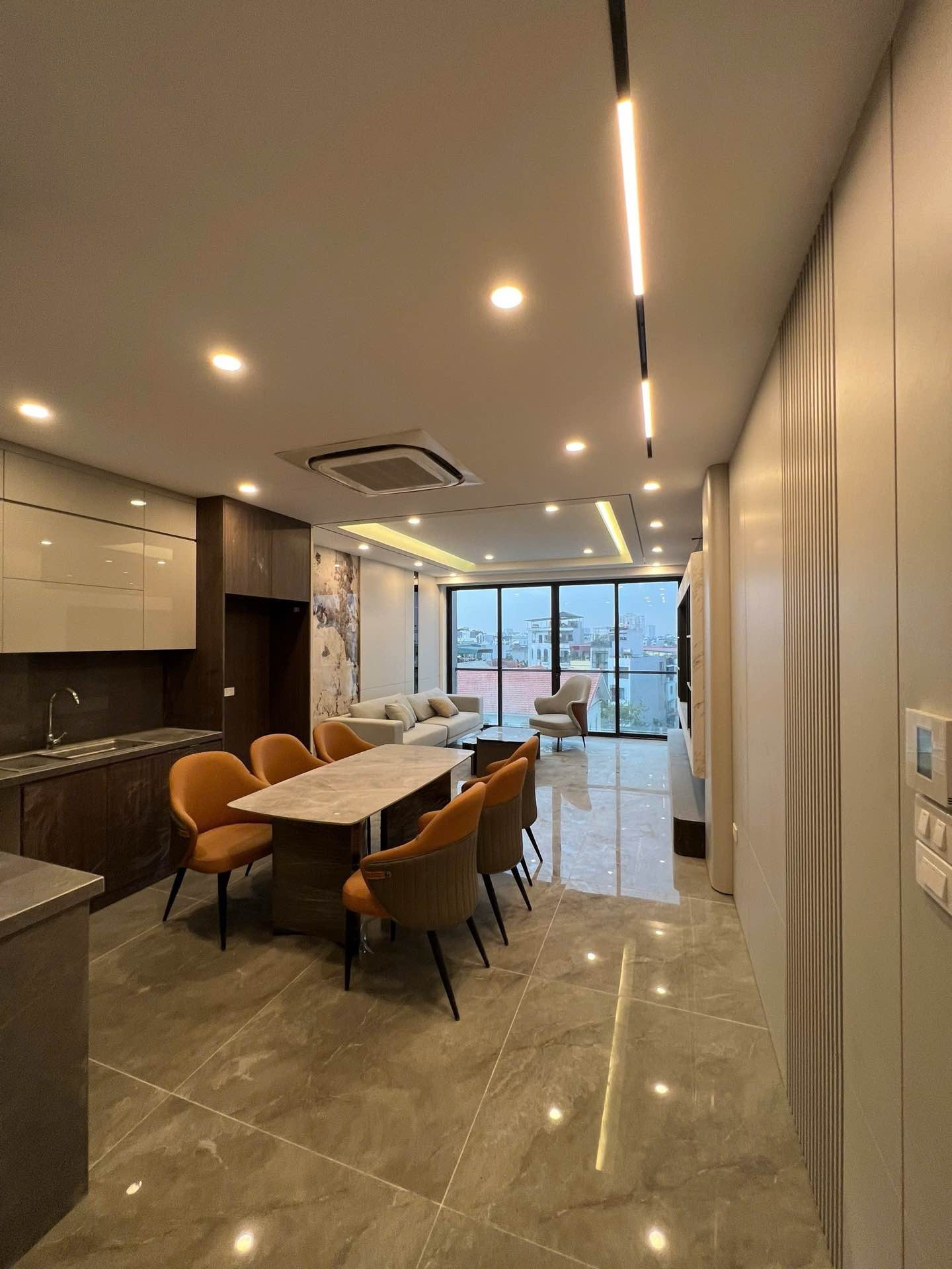 Bán nhà Ngọc Thuỵ 52m2 x 7 tầng thang máy ô tô 7 chỗ tránh full nội thất, kinh doanh dòng tiền