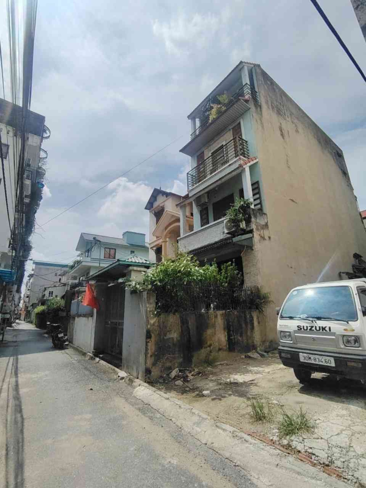 Nhà 4 tầng 90m2 tại Thạch Bàn, ngõ ô tô, sân vườn thoáng mát