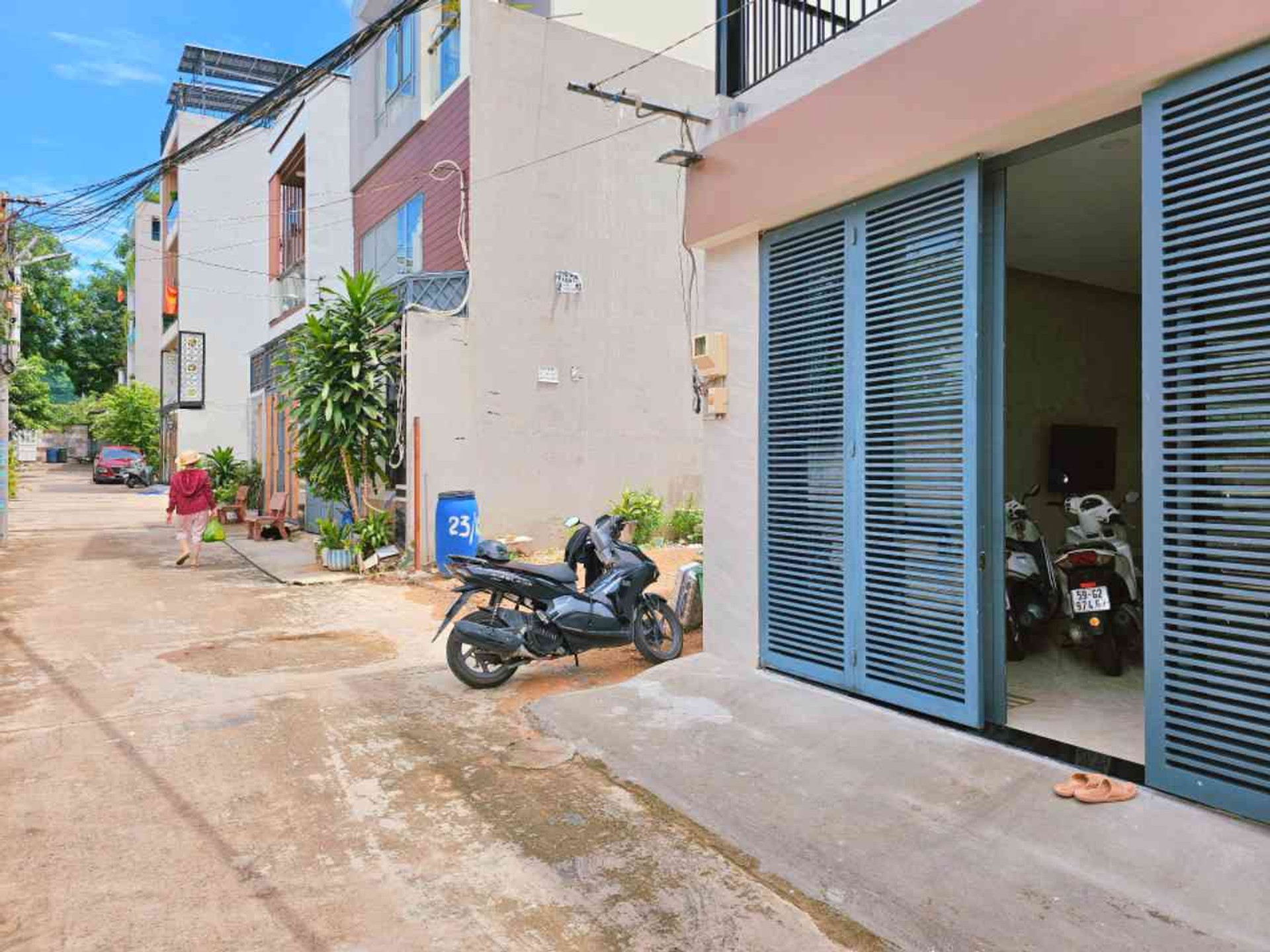 Nhà đẹp full nội thất, hẻm xe hơi, trung tâm Quận 9 cũ chỉ 7.8 tỷ