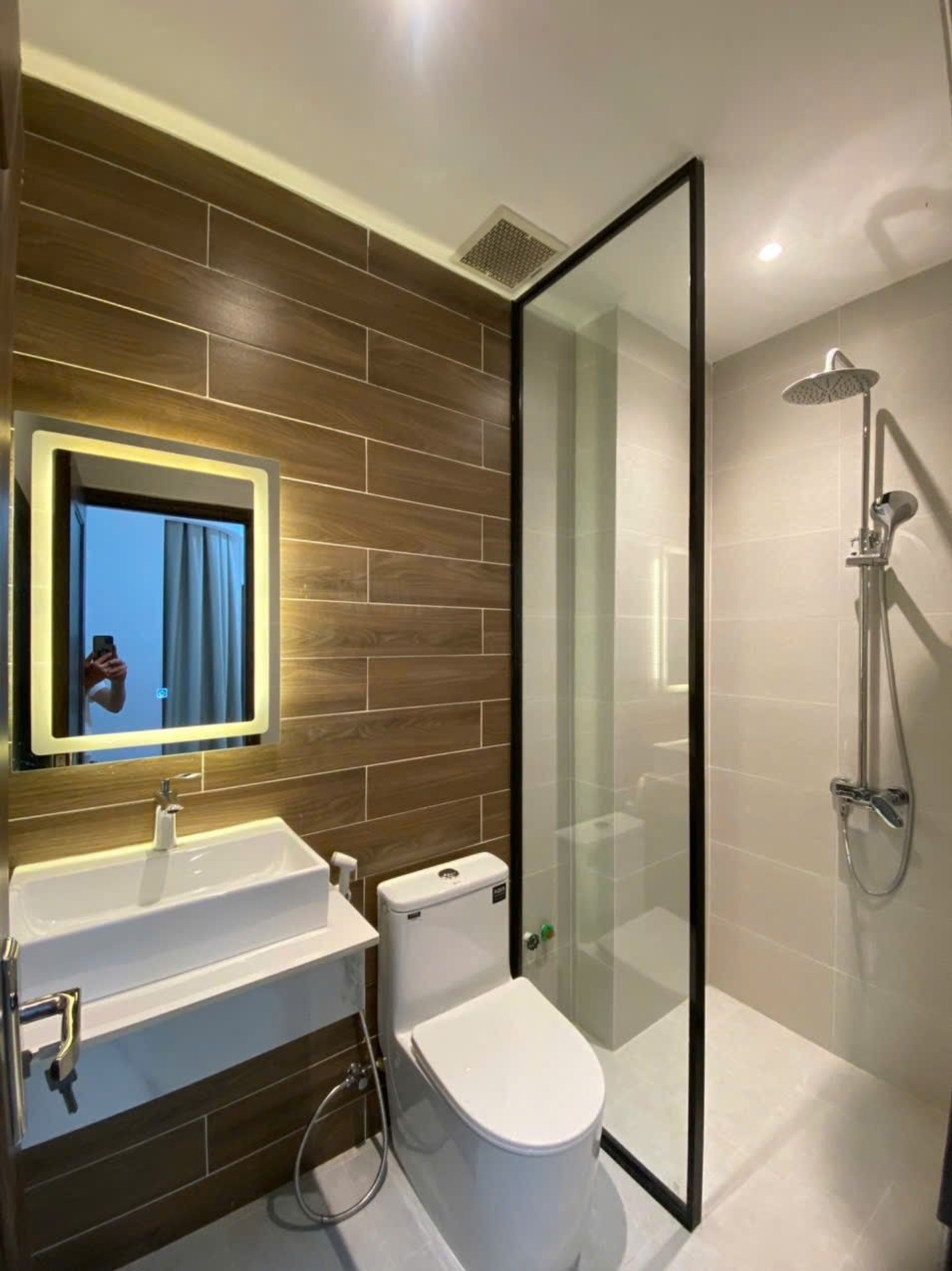 CHDV 8 MỚI ĐẸP FULL NỘI THẤT - DÒNG TIỀN 110tr/THÁNG - SÁT MẶT TIỀN - GẦN UBND BÌNH THẠNH