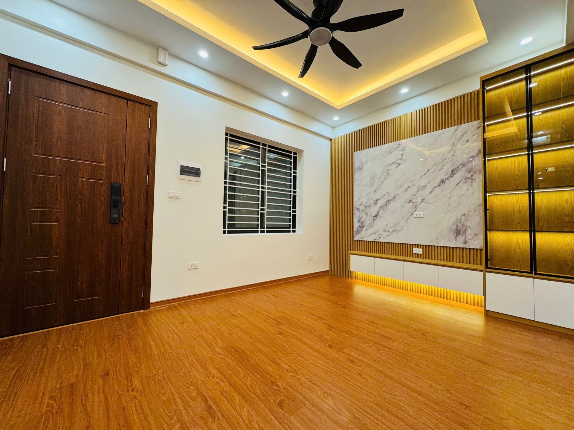BÁN NHÀ CĂN CHUNG CƯ – 3 PHÒNG - CẦU GIẤY