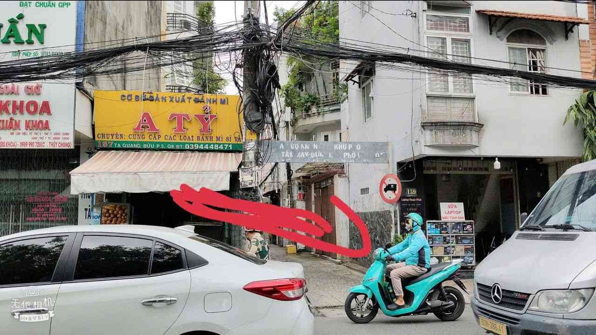 Nhà 4 Tầng Đẹp Gần Ngã Tư Hội Tụ Tiện Ích