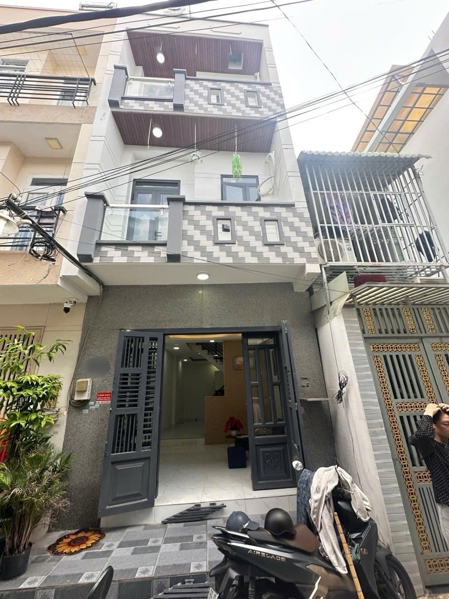 Nhà Phân Lô Vuông Vức 4 Phòng Ngủ Quận 8 - Giá Tốt